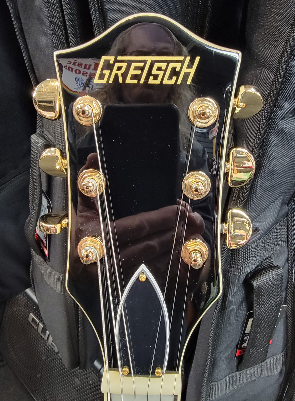 Gretsch G2420TG Streamliner hollow body — headstock