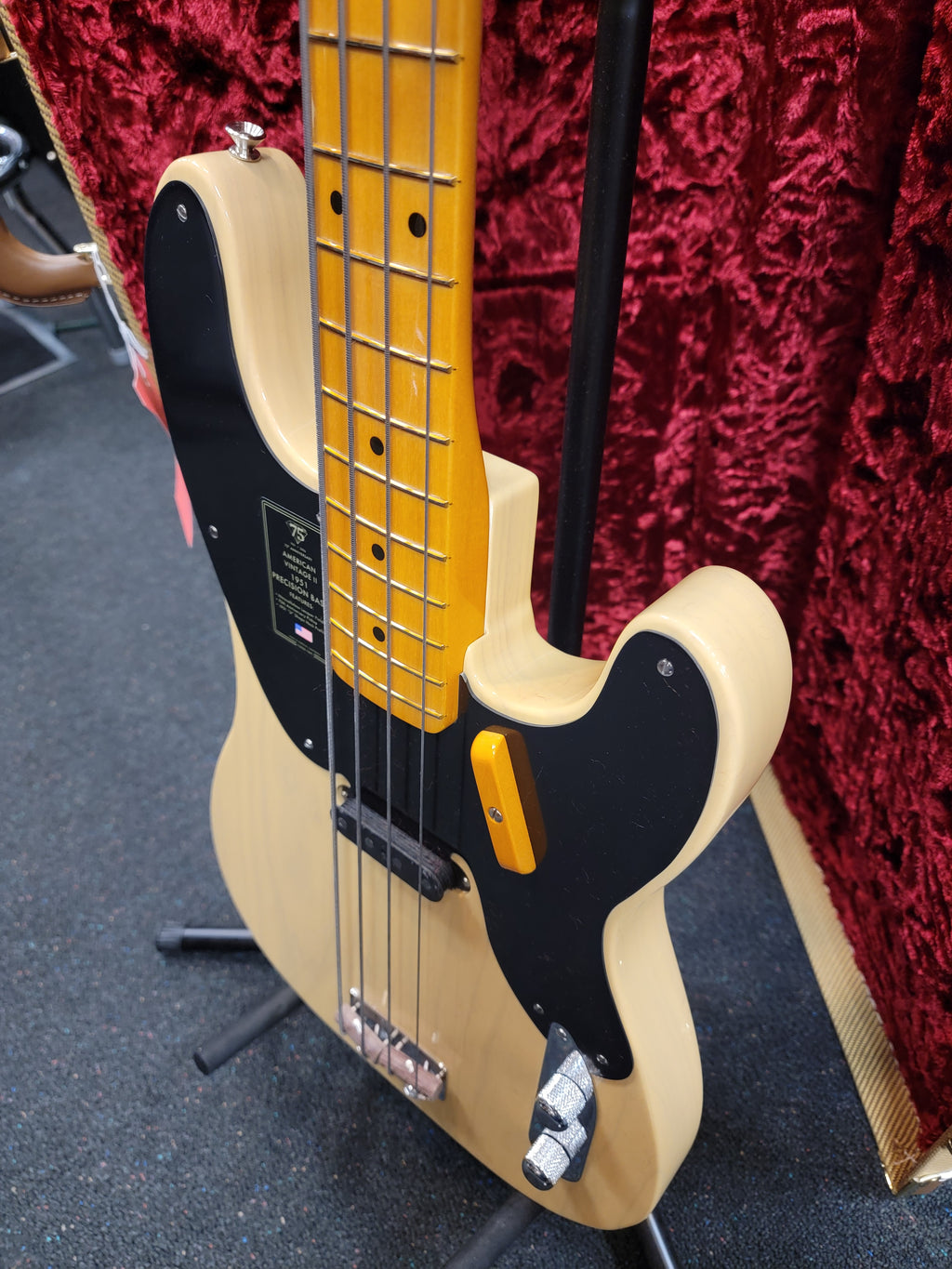 Fender AV II 1951 Precision Bass Butterscotch Blonde — maple neck