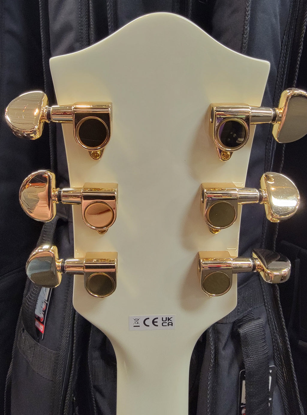 Gretsch G2420TG Streamliner hollow body — f-hole detail