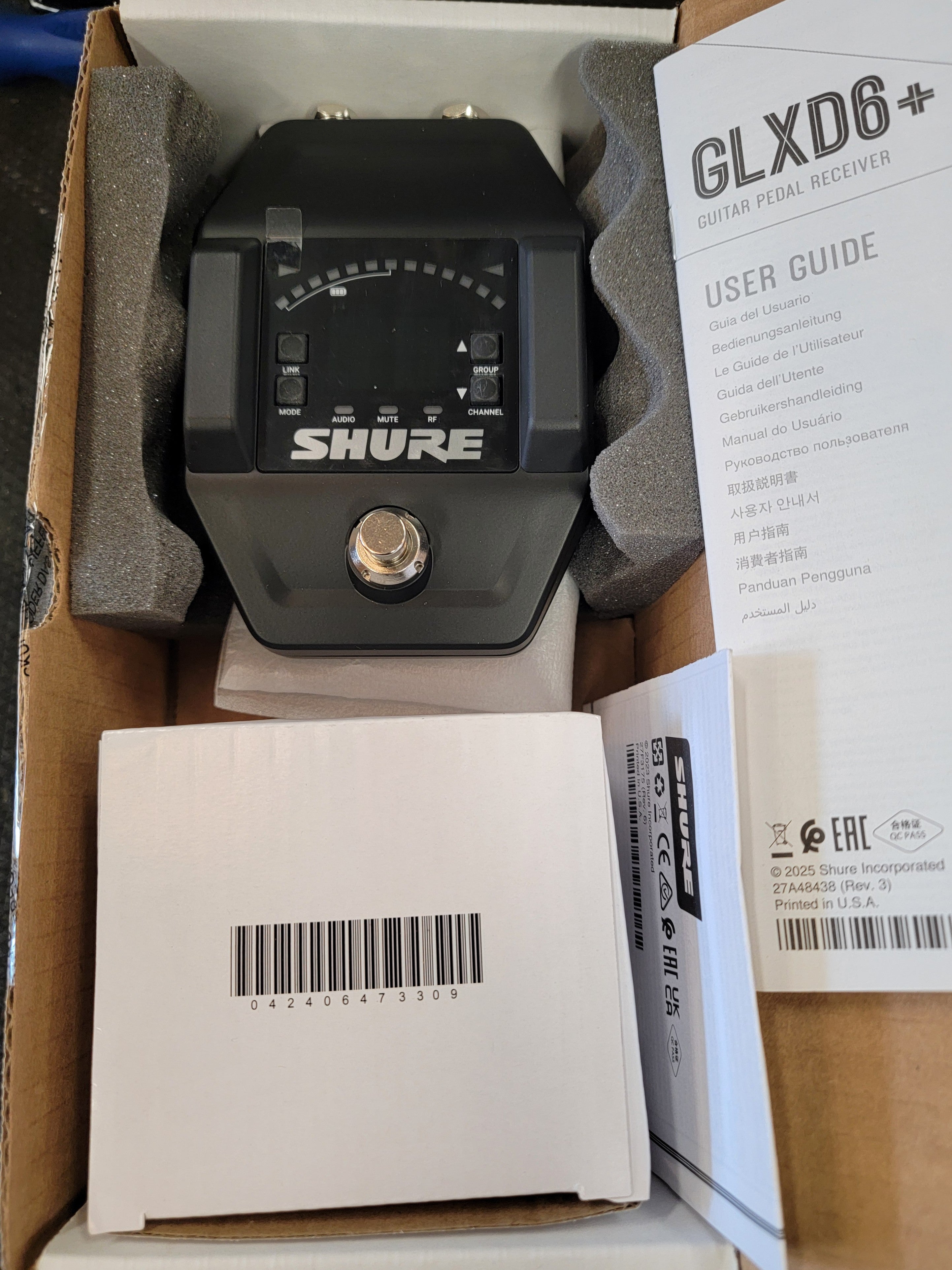 Shure GLXD6+ wireless guitar pedal receiver — top control panel detail