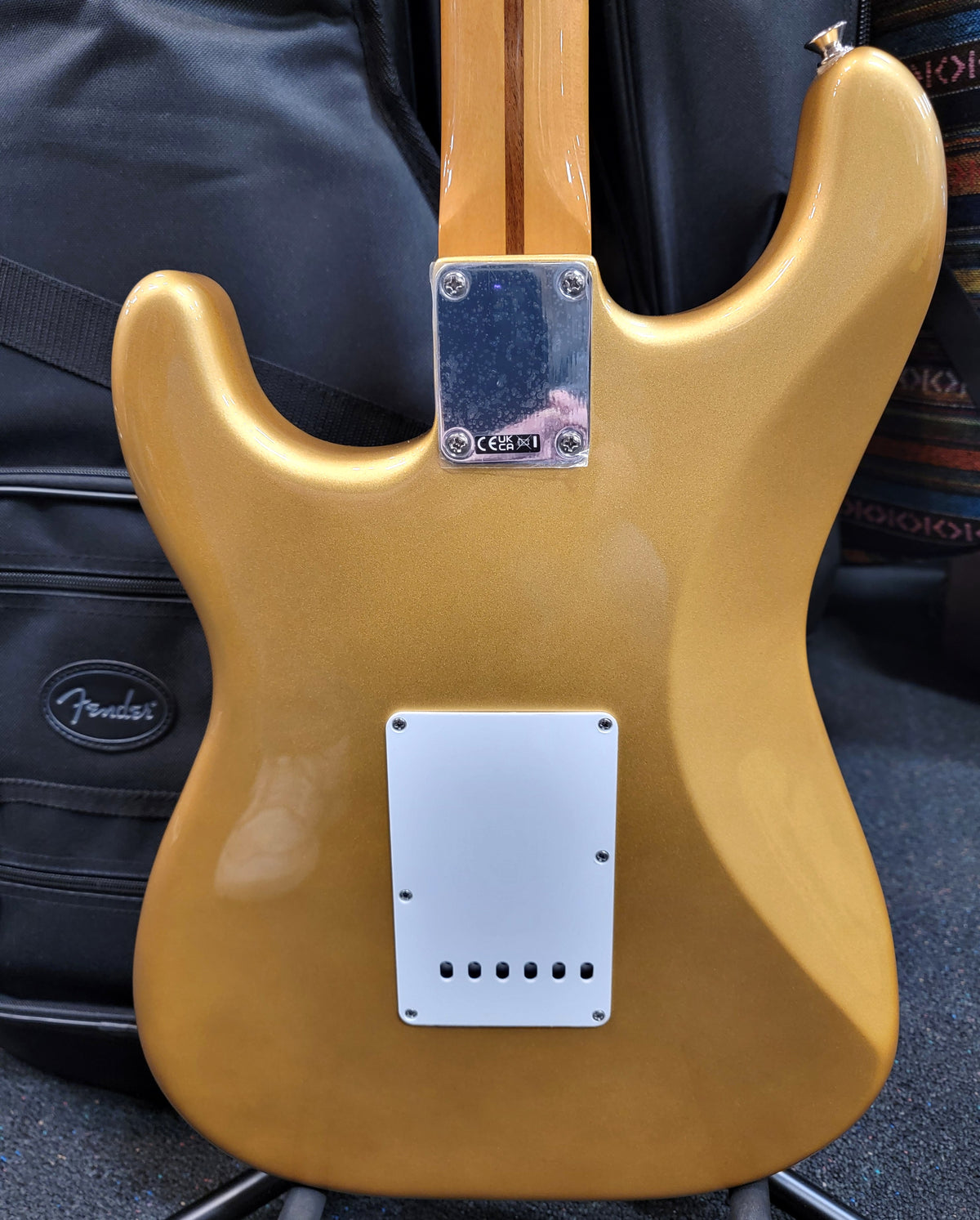 Fender Vintera III Late '50s Stratocaster Aztec Gold — control knobs