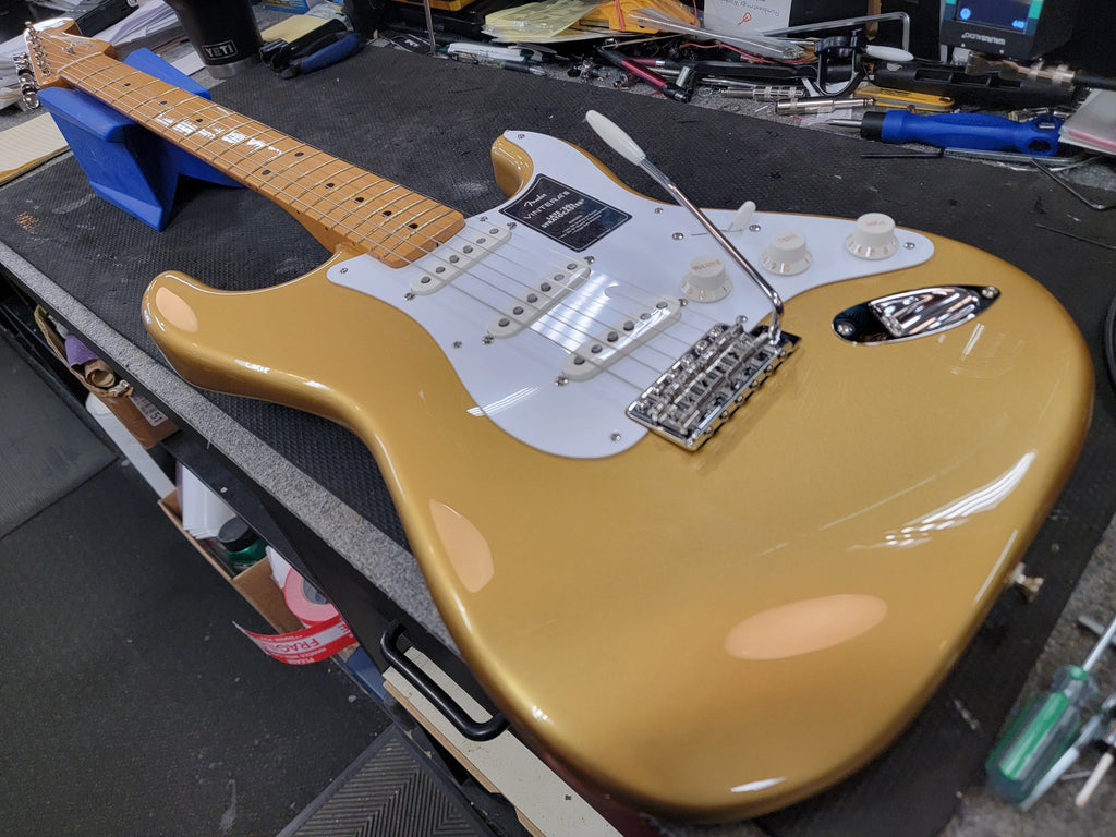 Fender Vintera III Late '50s Stratocaster Aztec Gold — fret detail