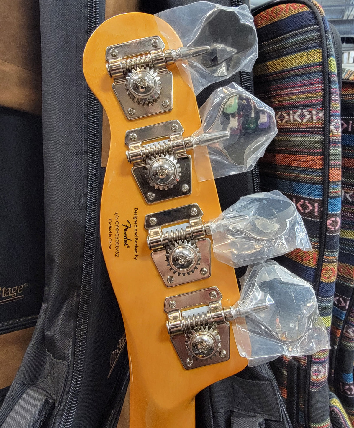 Squier Classic Vibe Telecaster Bass Vintage White — neck joint