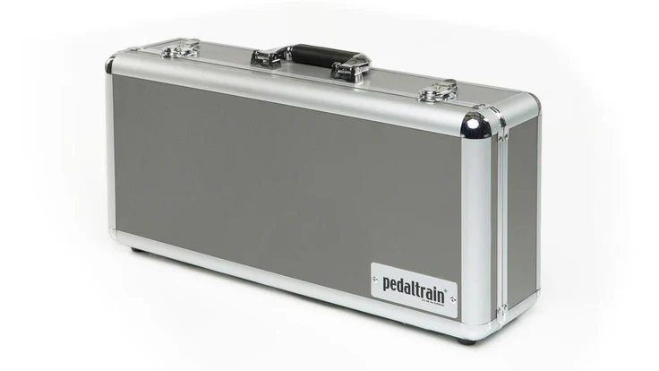 Pedaltrain Metro 20 pedalboard rail detail