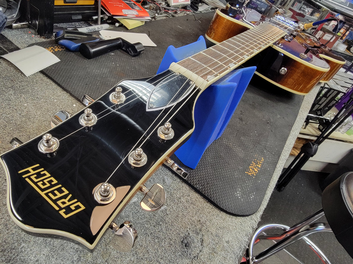 Gretsch G2420T Streamliner hollow body — upper bout