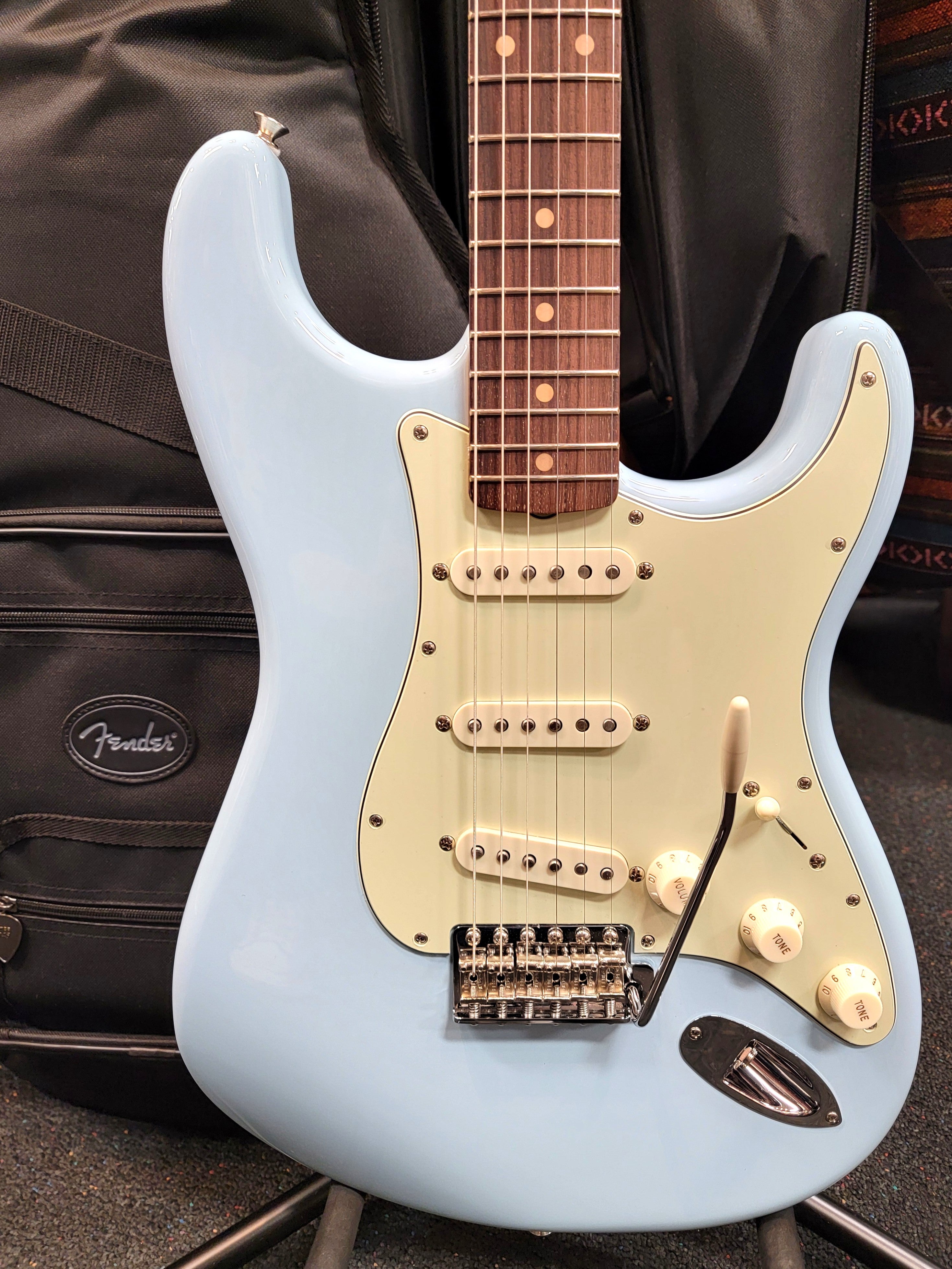 Fender Vintera III Early '60s Stratocaster Sonic Blue, Dlx Gig-Bag!