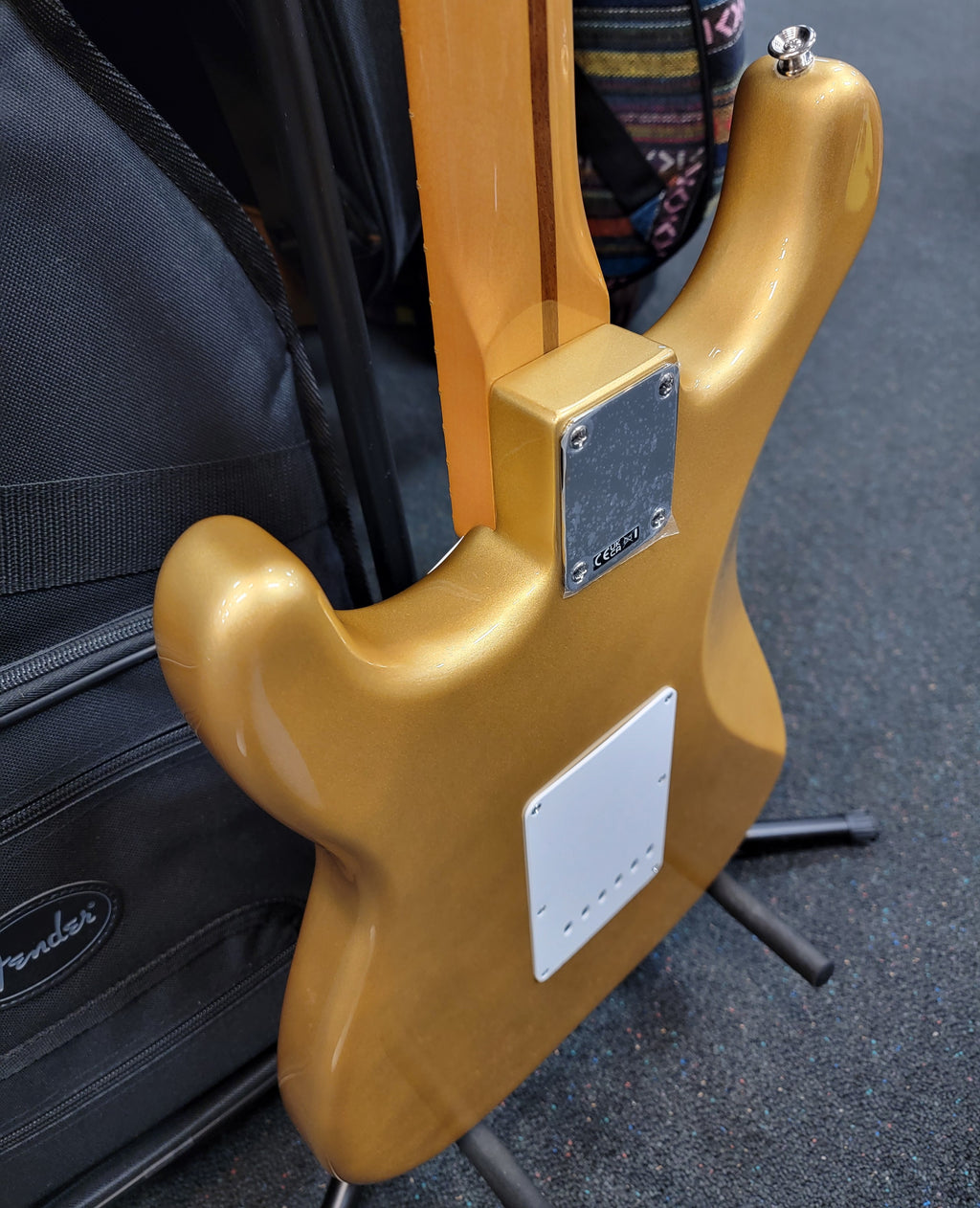 Fender Vintera III Late '50s Stratocaster Aztec Gold — vintage tuners