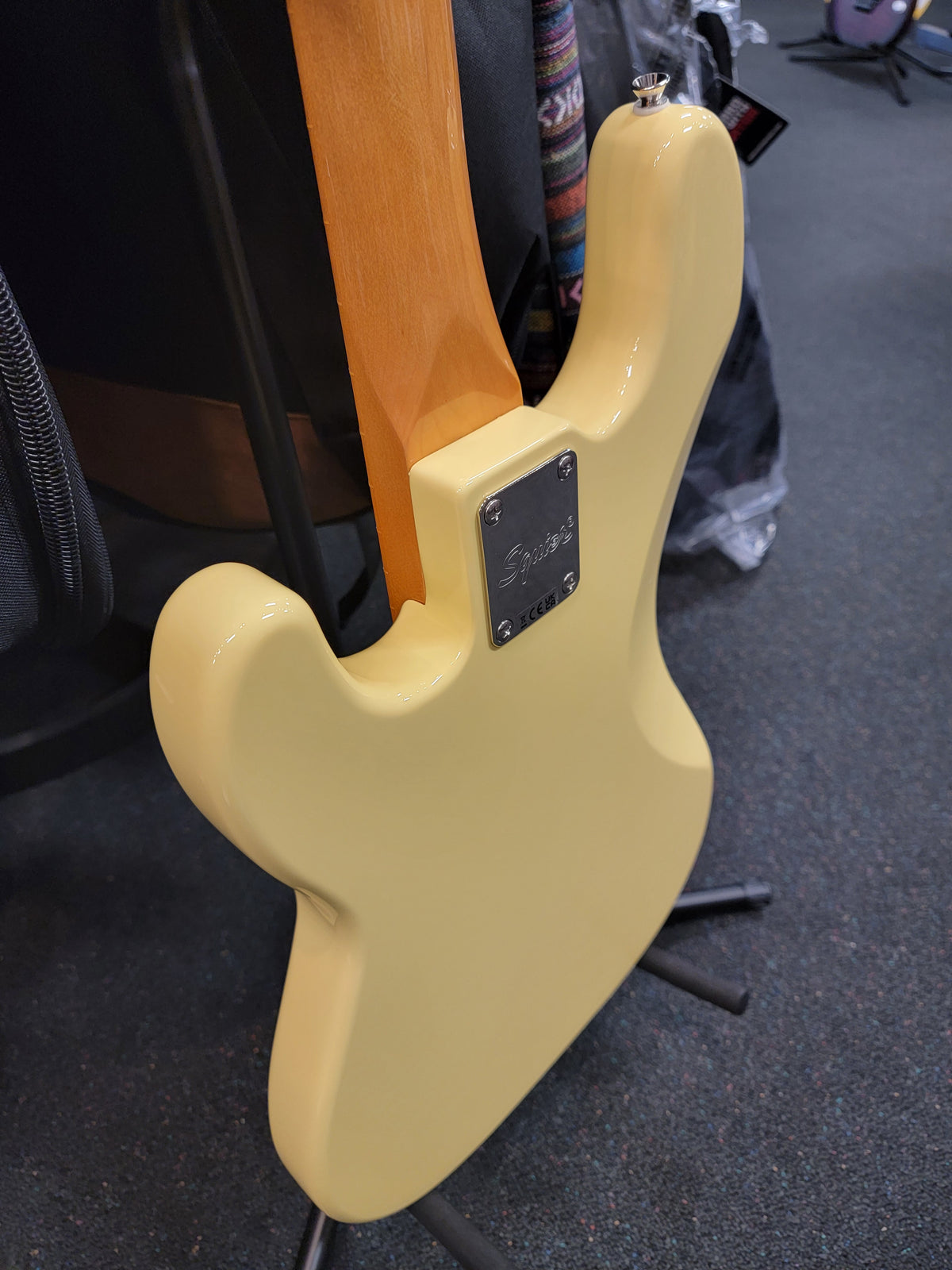 Squier Classic Vibe Telecaster Bass Vintage White — upper horn detail