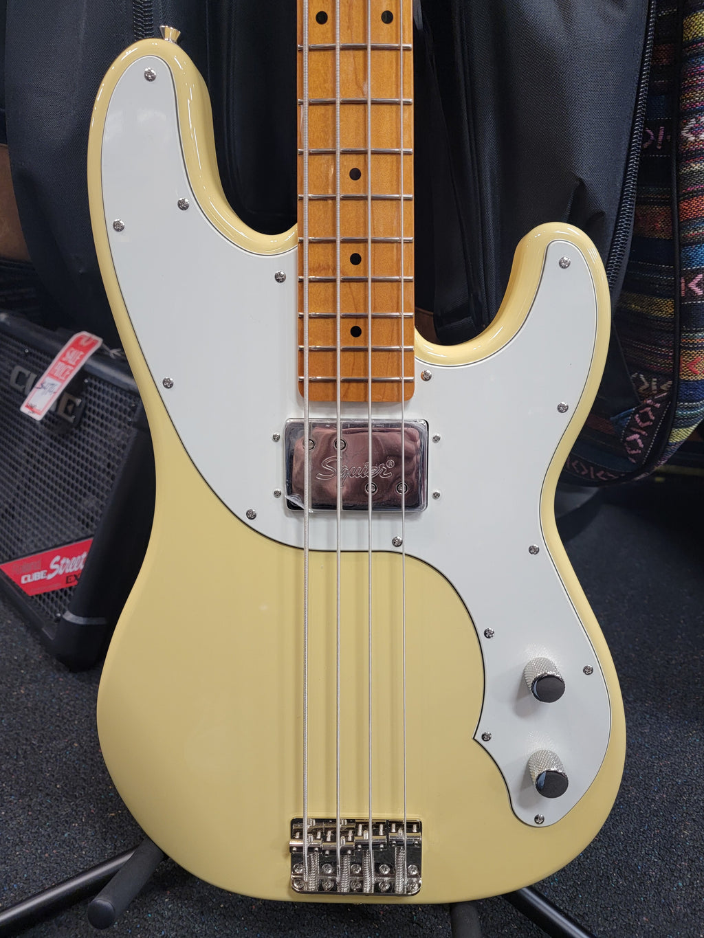 Squier Classic Vibe Telecaster Bass Vintage White — body front