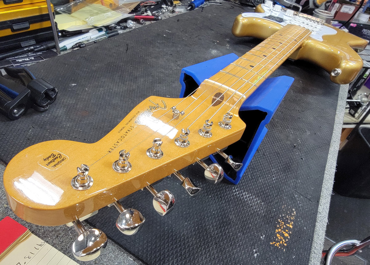 Fender Vintera III Late '50s Stratocaster Aztec Gold — side profile
