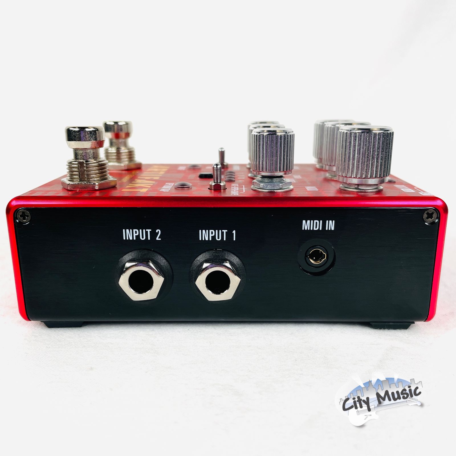 Source Audio Artifakt Lo-fi Elements pedal — footswitches