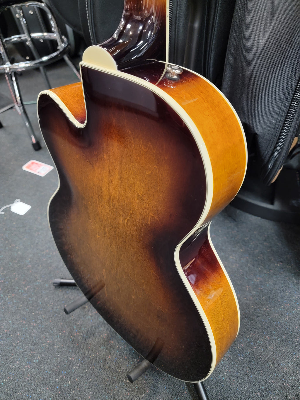 Gretsch G2420T Streamliner hollow body — bridge detail
