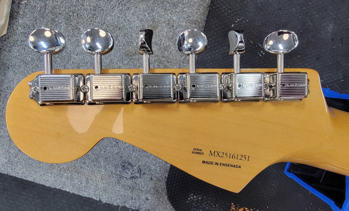 Fender Vintera III Late '50s Stratocaster Aztec Gold — included Mustang Micro Plus