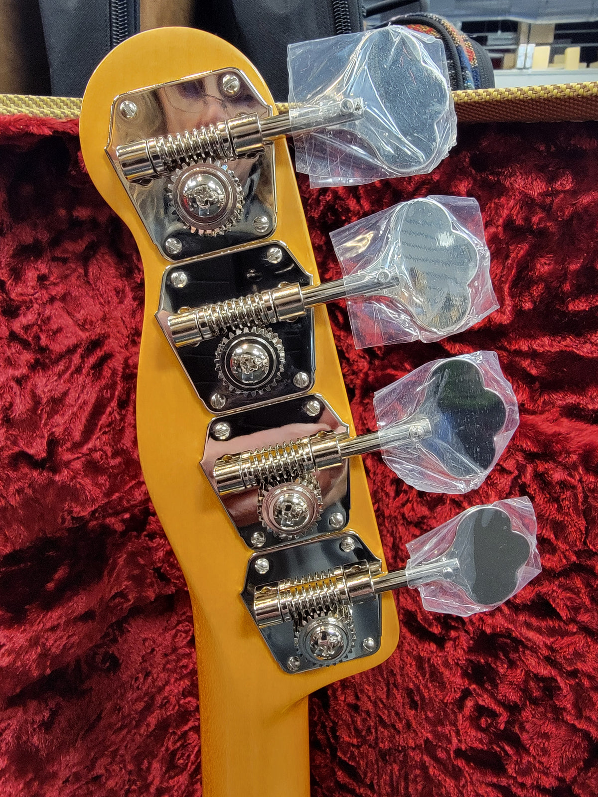 Fender AV II 1951 Precision Bass Butterscotch Blonde — neckplate