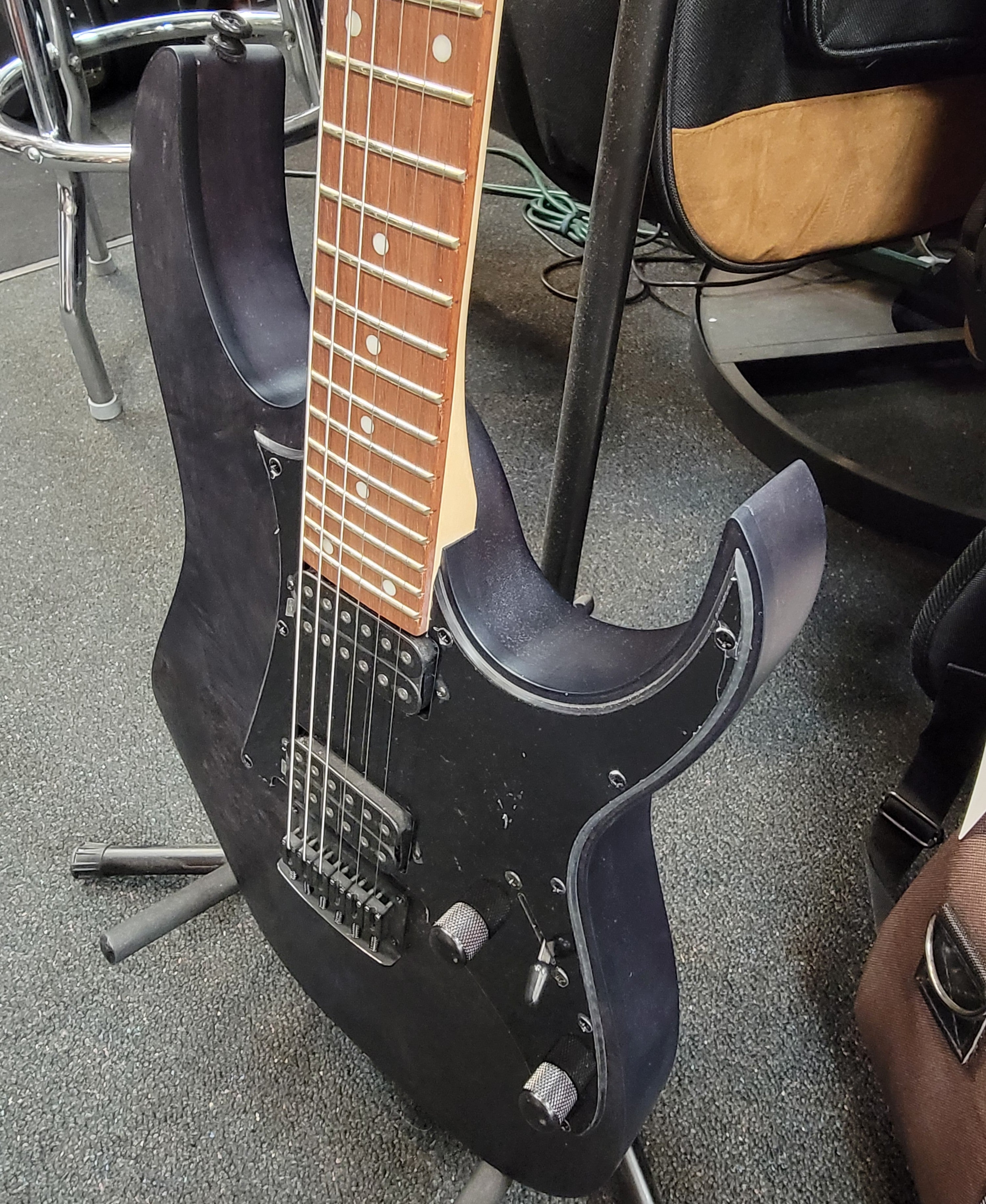 Ibanez RGR431PB electric guitar - reverse headstock with tuners