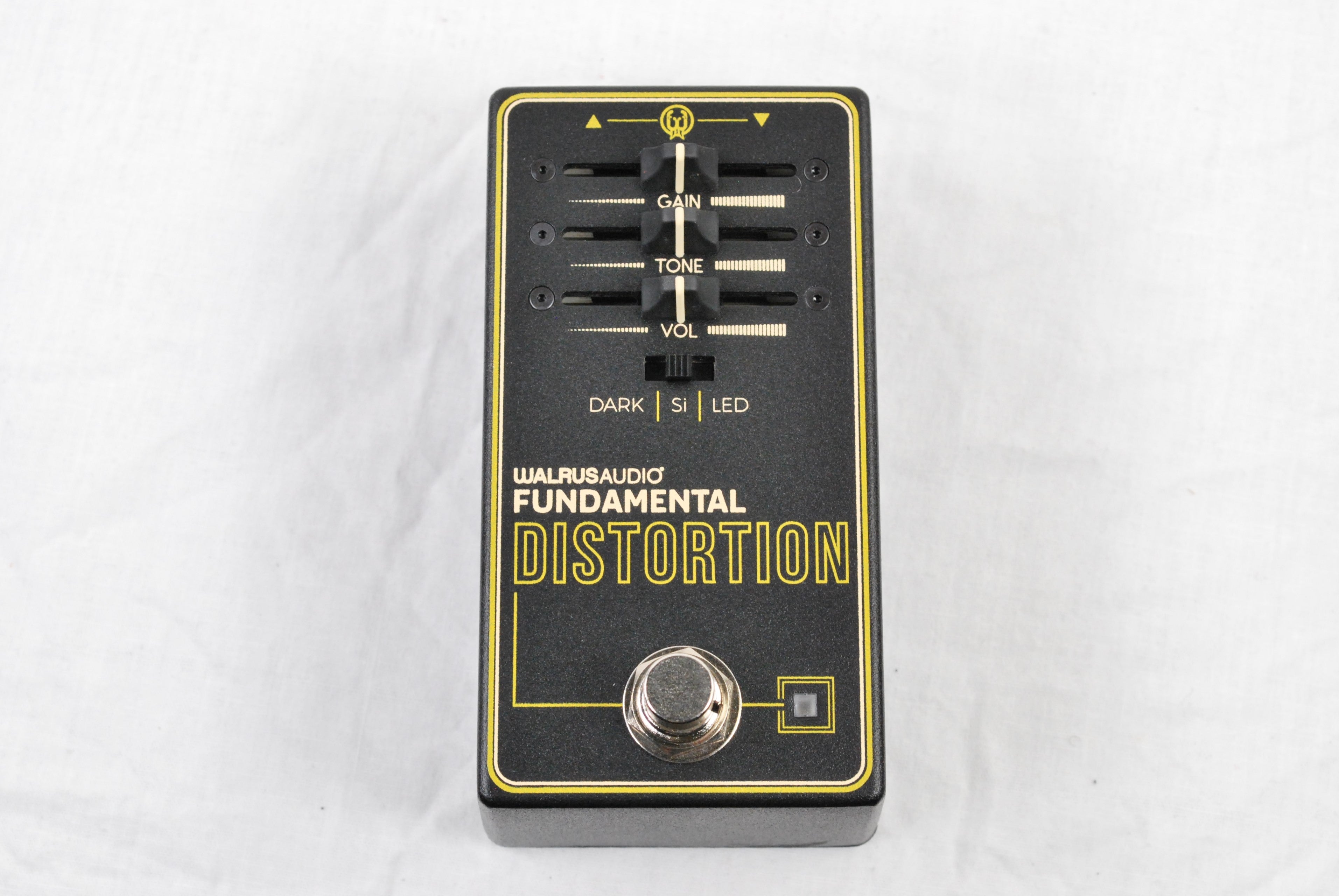 Walrus Audio Fundamental Distortion pedal — top front, sliders and Dark/Si/LED switch