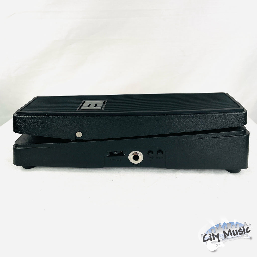 Electro-Harmonix Dual Expression Pedal — side profile
