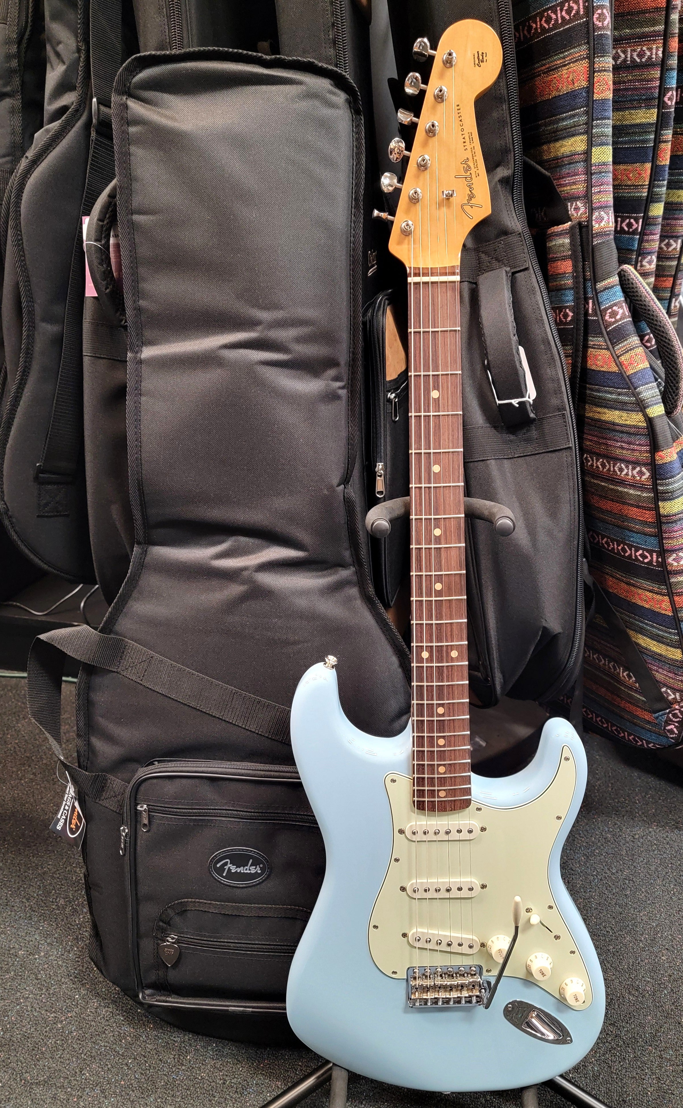 Fender Vintera III Early '60s Stratocaster Sonic Blue, Dlx Gig-Bag!