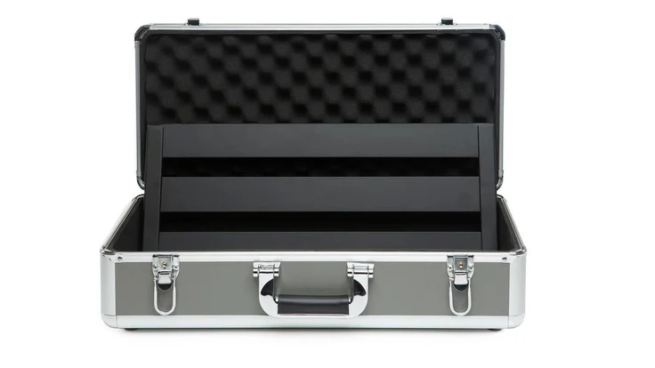 Pedaltrain Metro 20 hard case latch and handle detail
