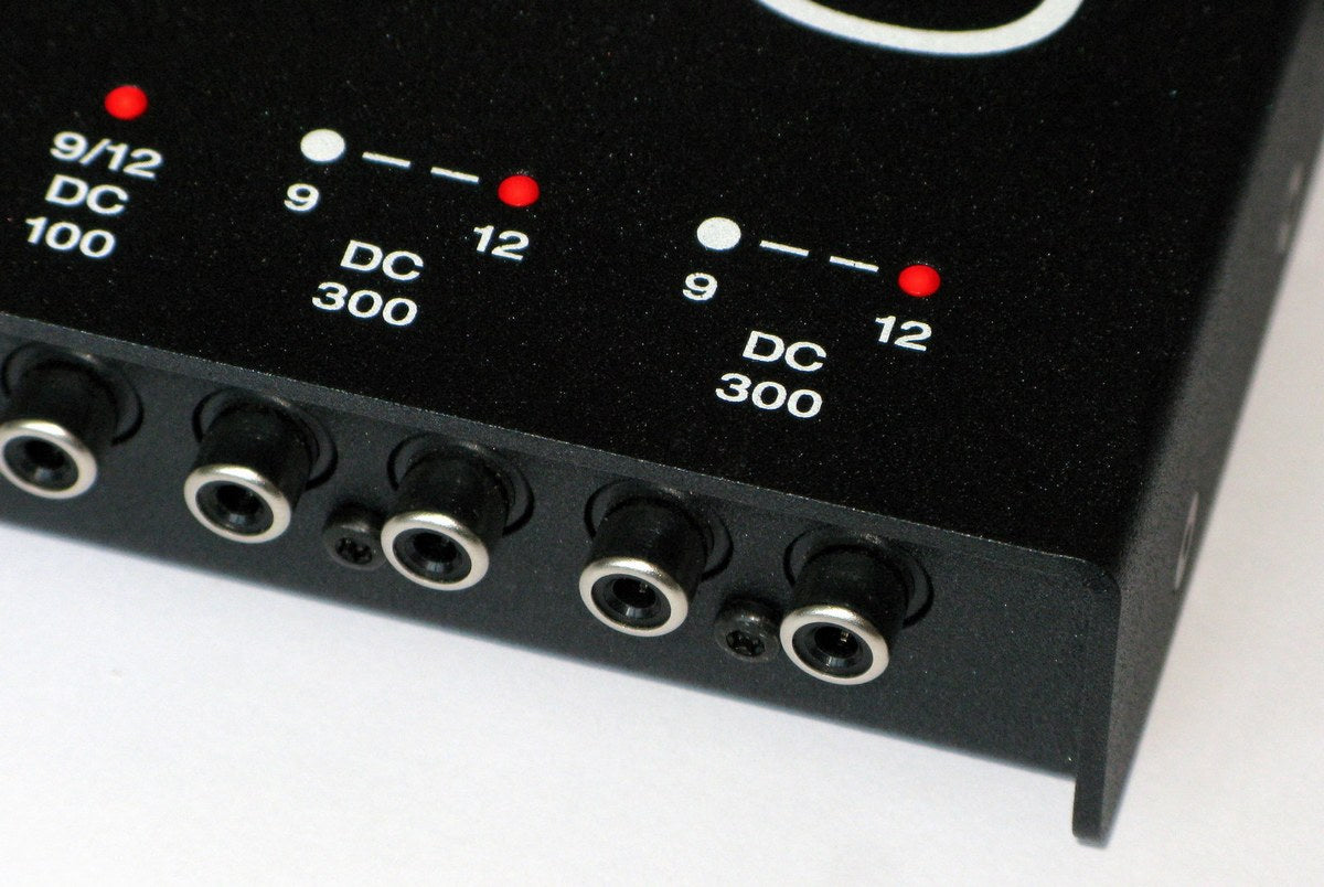CIOKS DC8 pedal power supply — included Flex cables and accessories