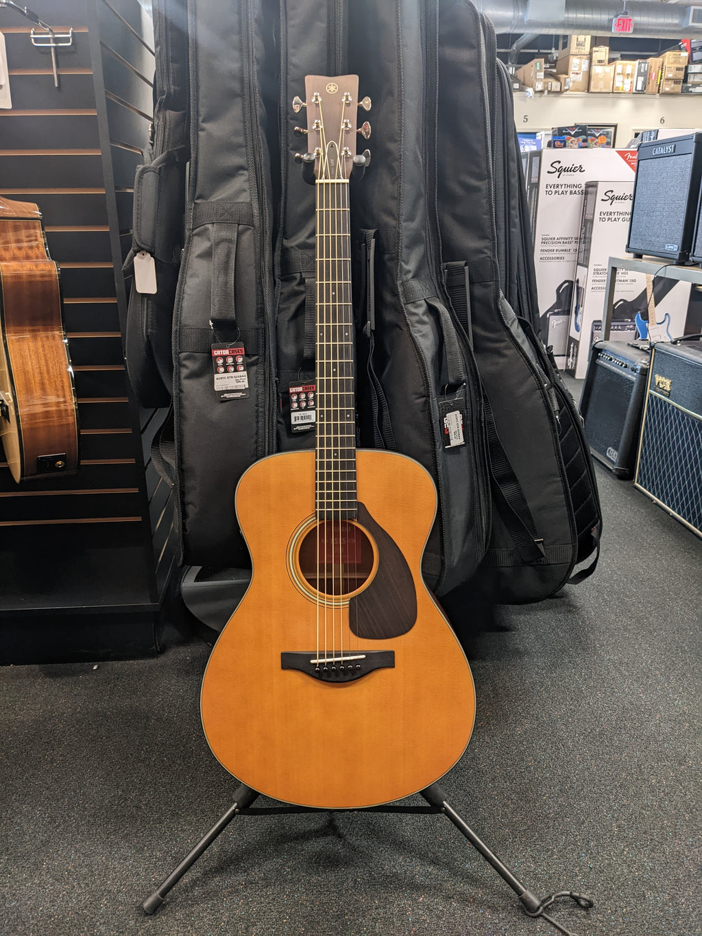 Yamaha Red Label FSX5 acoustic-electric guitar — solid spruce top detail