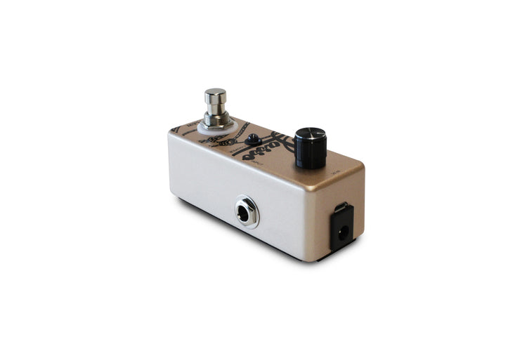 Outlaw Effects Lasso Looper guitar pedal - input and output jacks