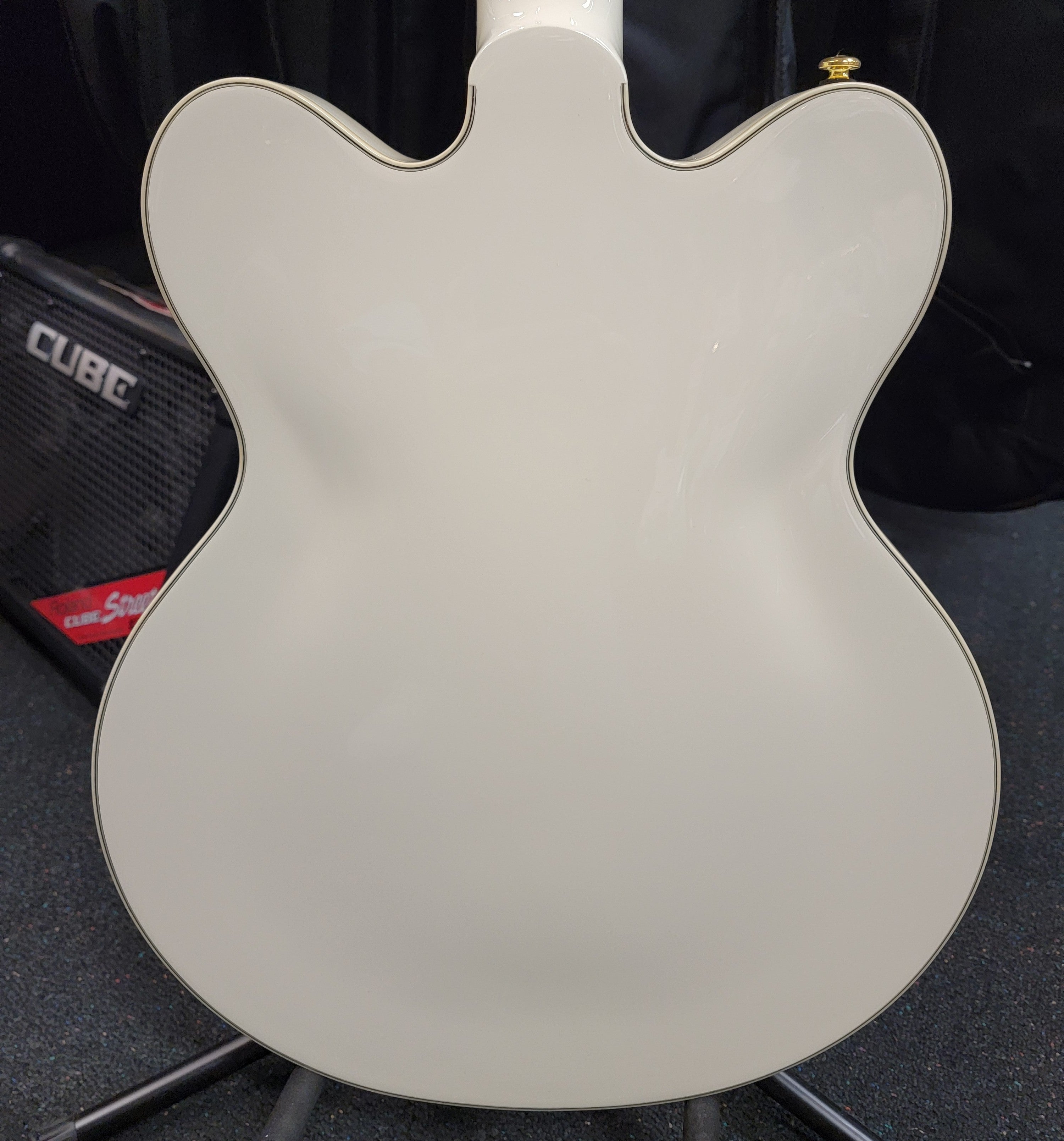 Gretsch G2622TG Streamliner center block — gold hardware detail