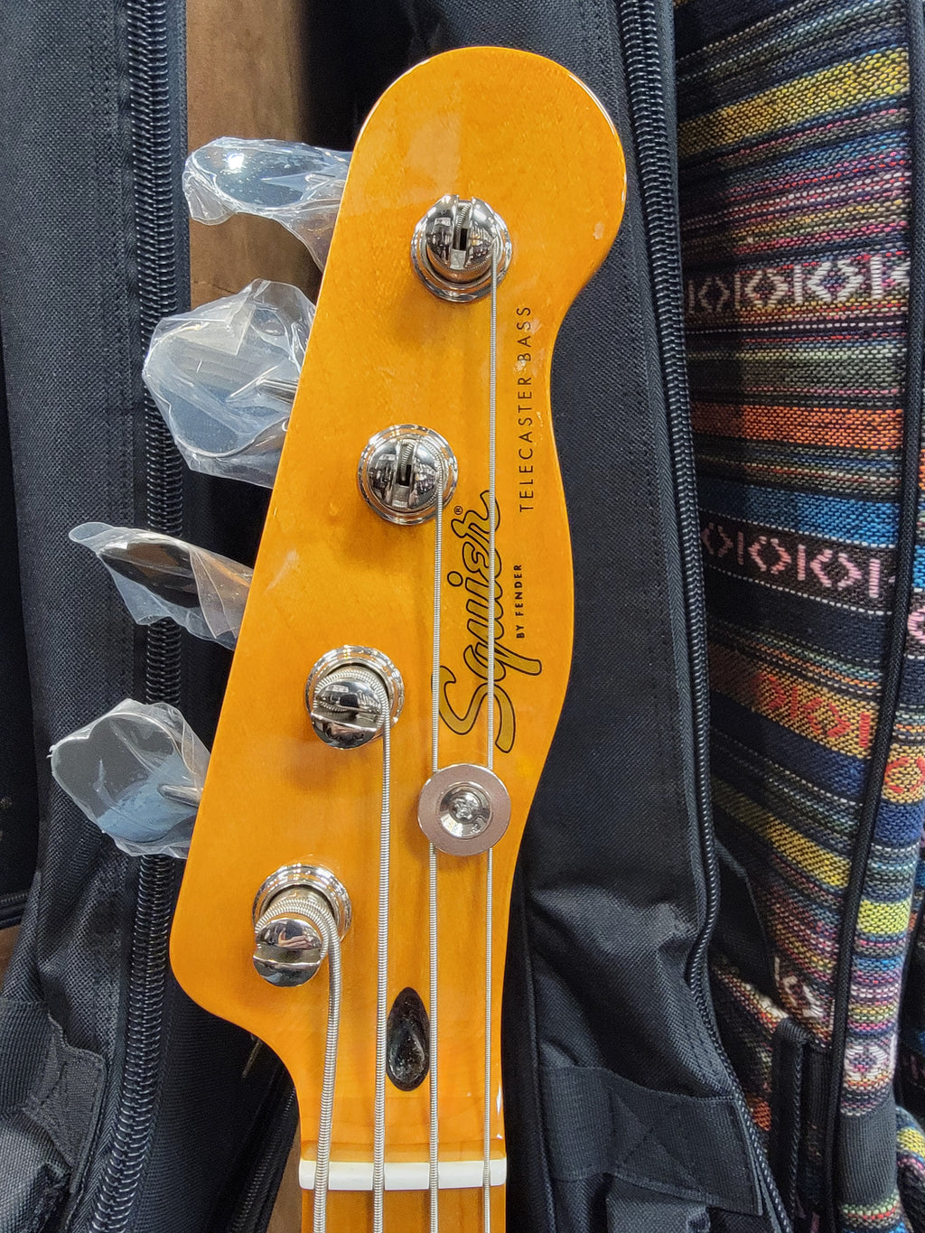Squier Classic Vibe Telecaster Bass Vintage White — bridge detail