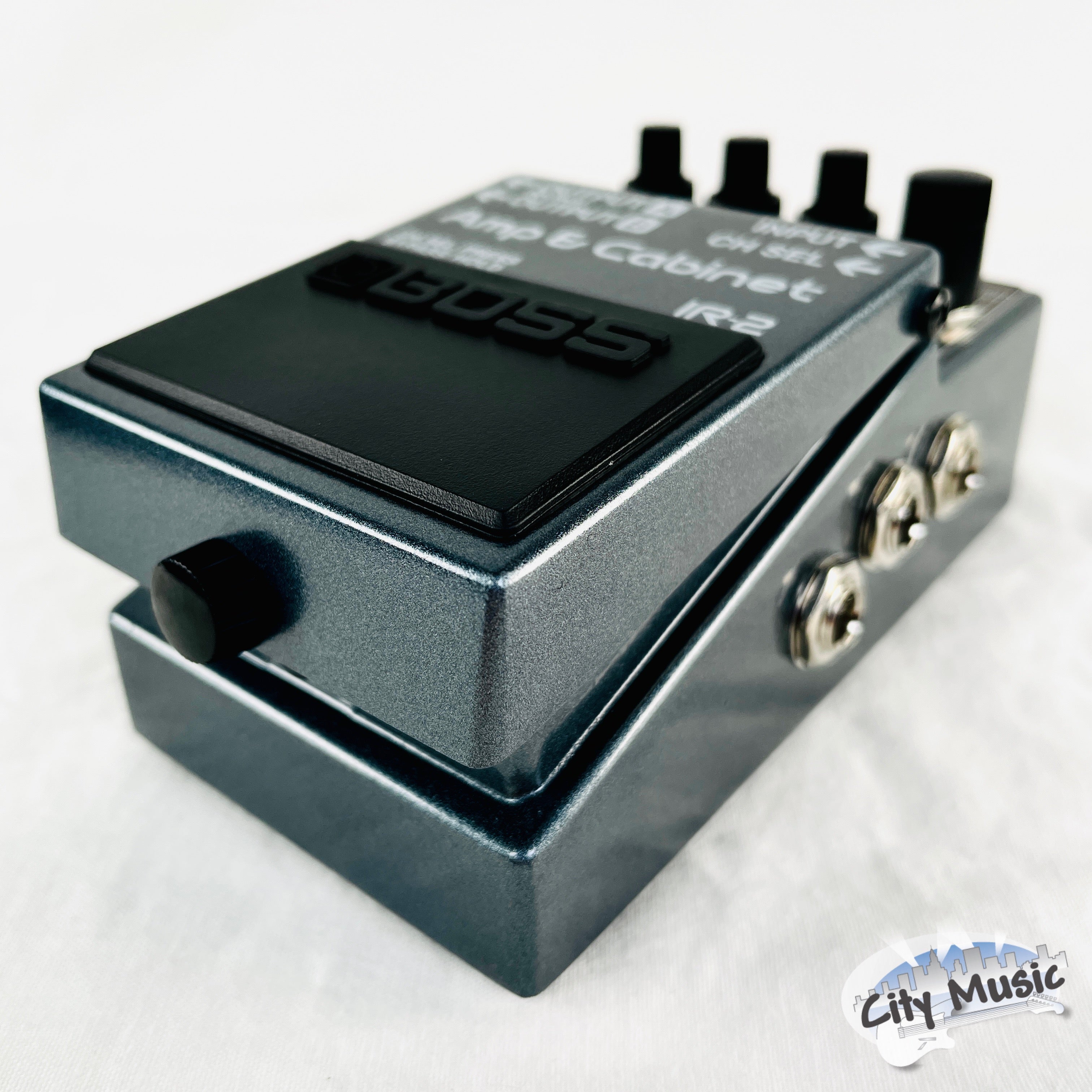 Boss IR-2 Amp & Cabinet pedal — controls detail