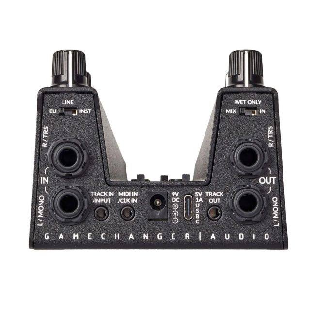 Gamechanger Audio Auto Reverb pedal footswitches detail