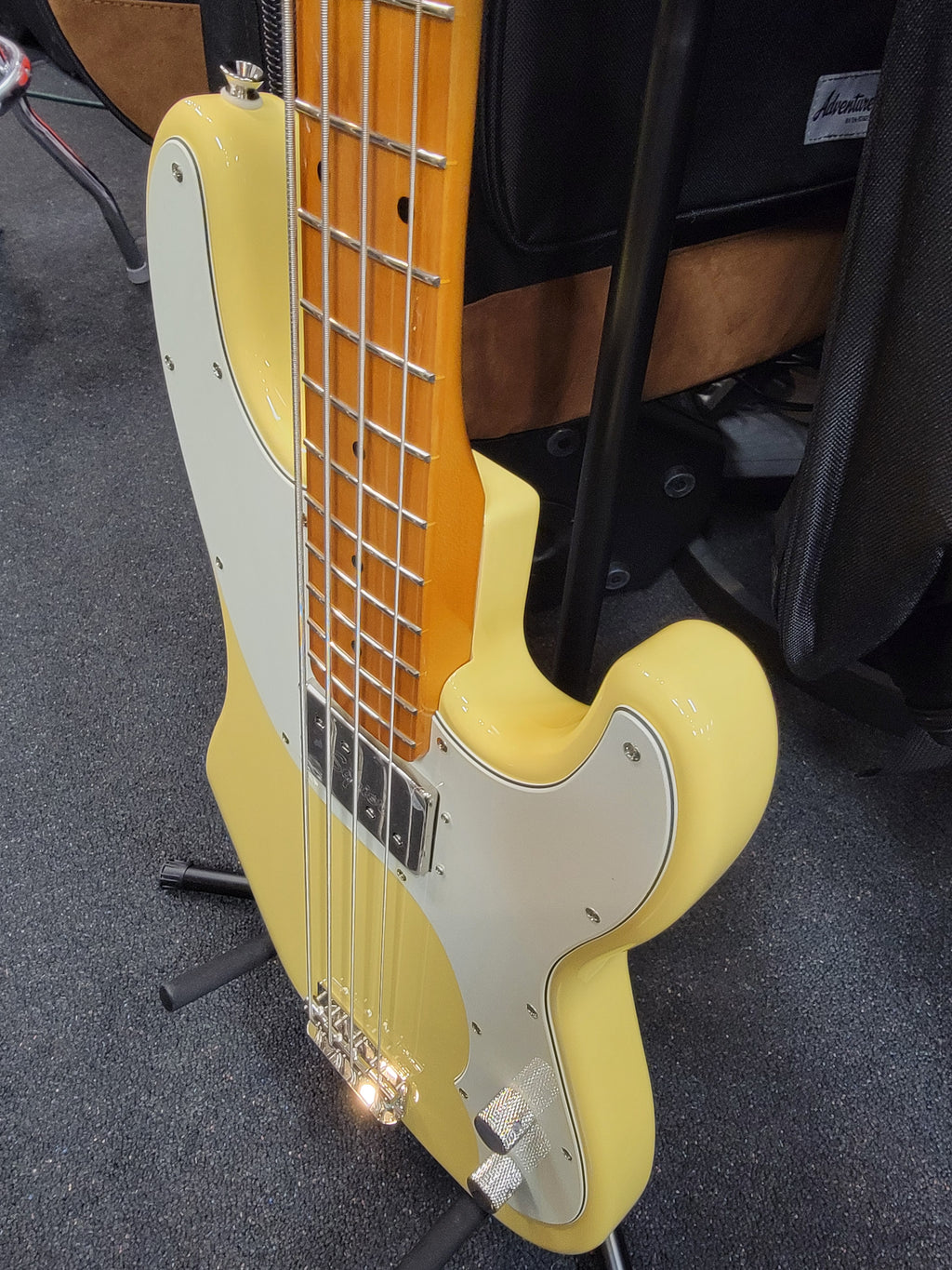 Squier Classic Vibe Telecaster Bass Vintage White — fretboard view