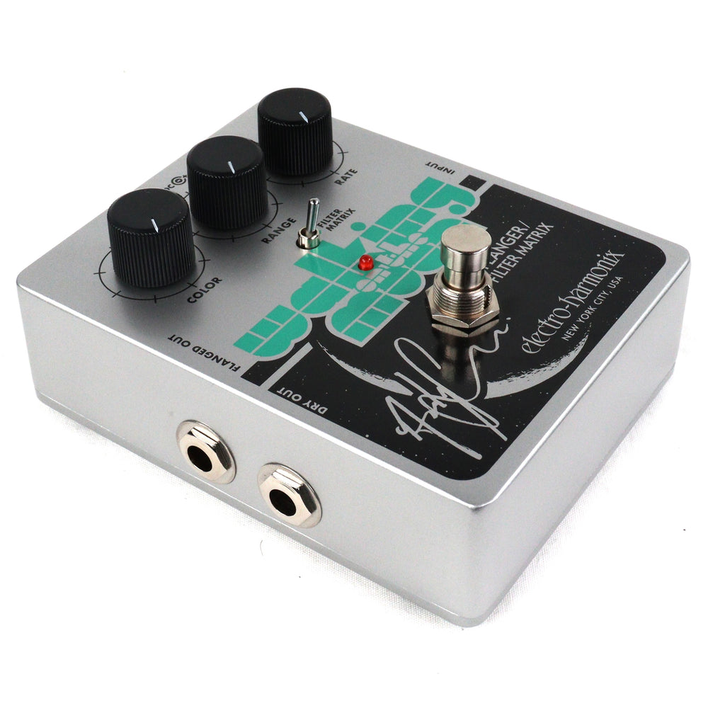 Electro-Harmonix Walking on the Moon flanger pedal — knobs close-up