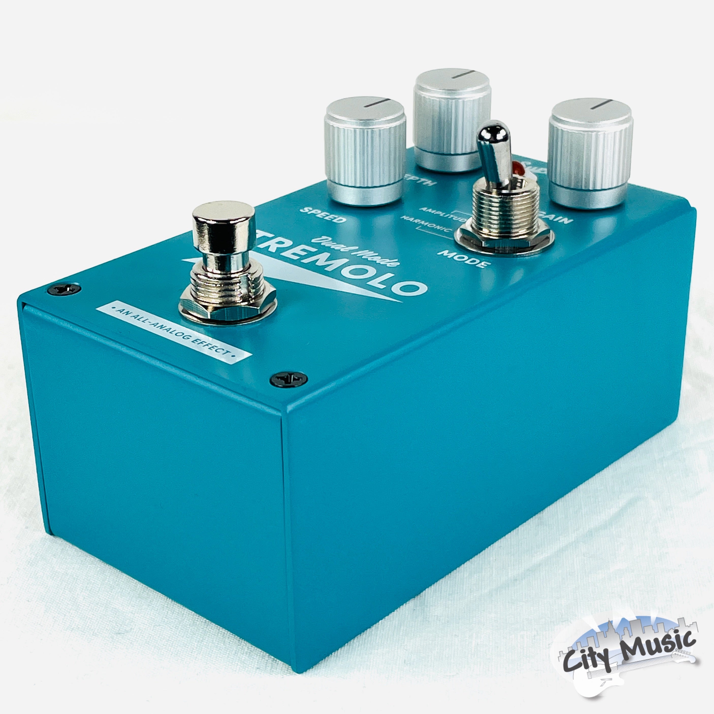 New Supro 1310 Tremolo Guitar Effects Pedal