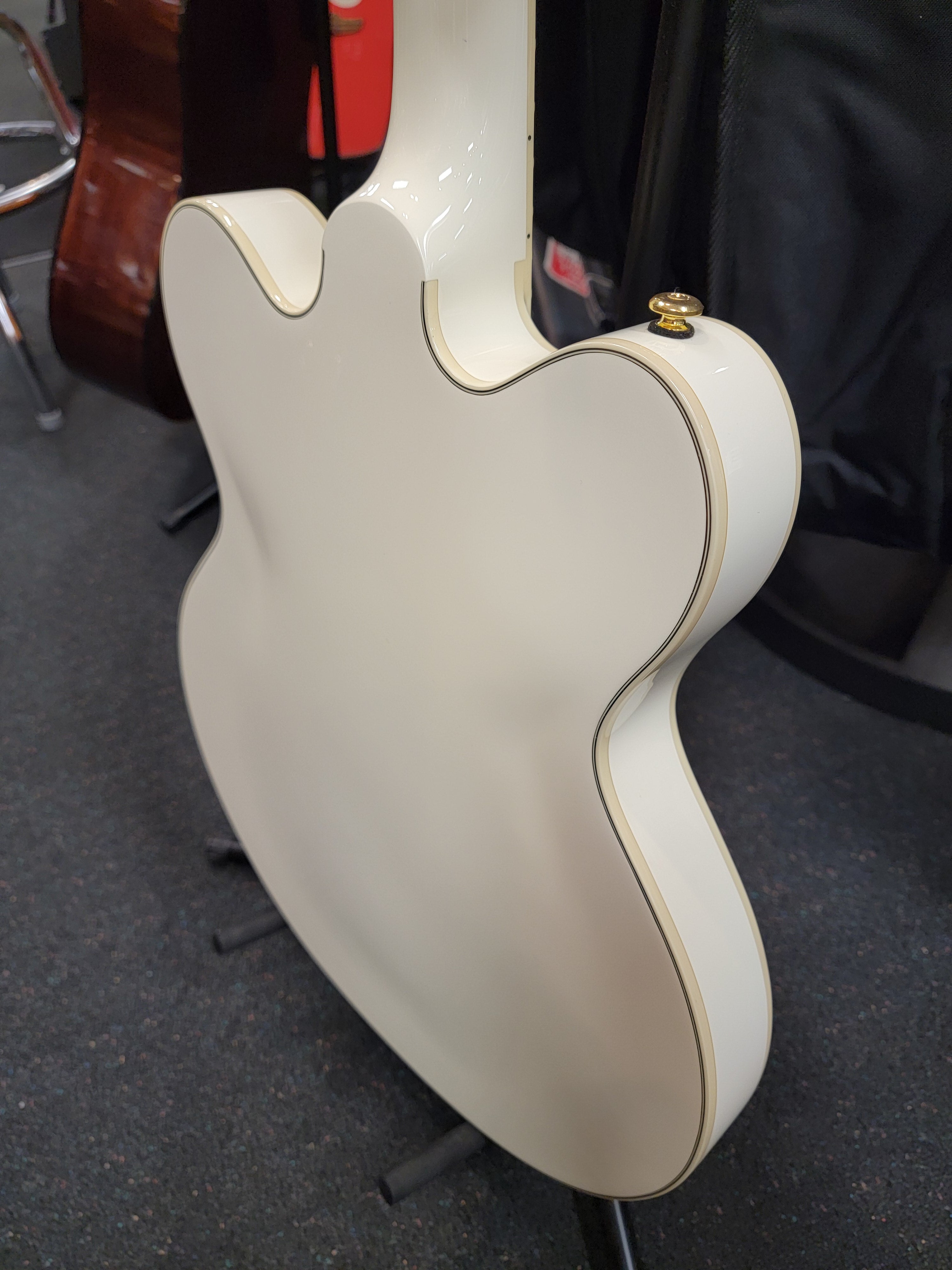 Gretsch G2622TG Streamliner center block — bridge detail