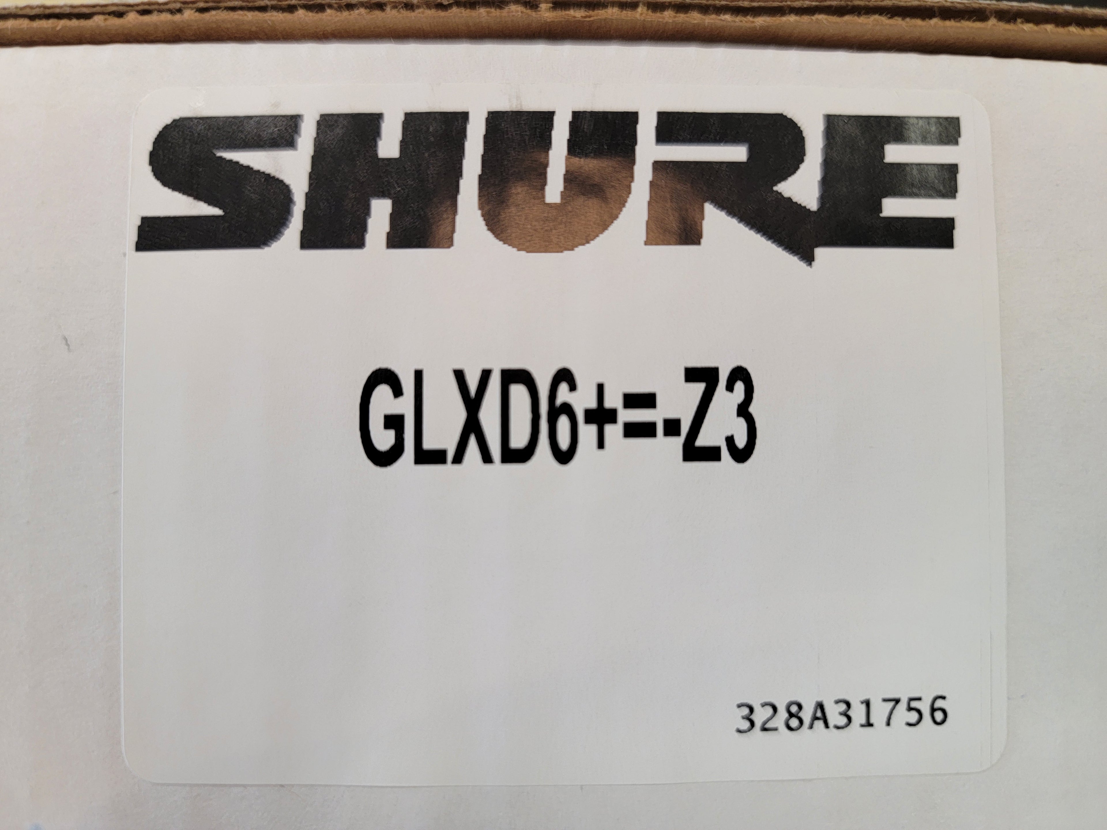 Shure GLXD6+ wireless guitar pedal receiver — accessories and documentation