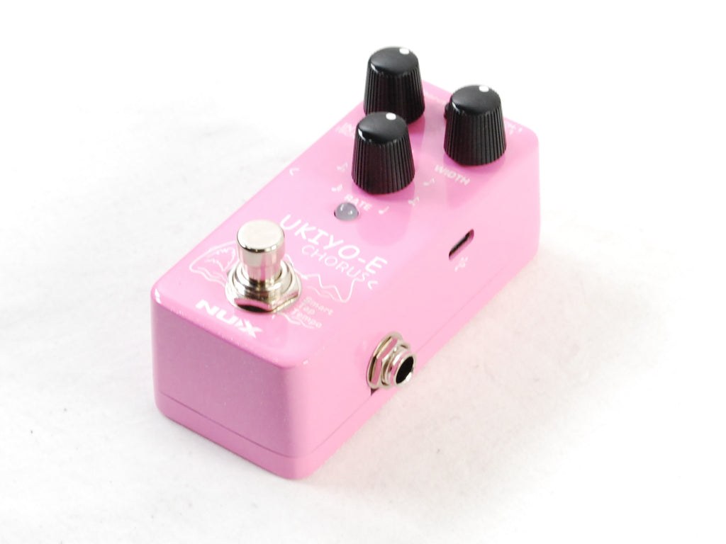 NUX NCH-4 Ukiyo-E Chorus mini pedal — controls and footswitch detail