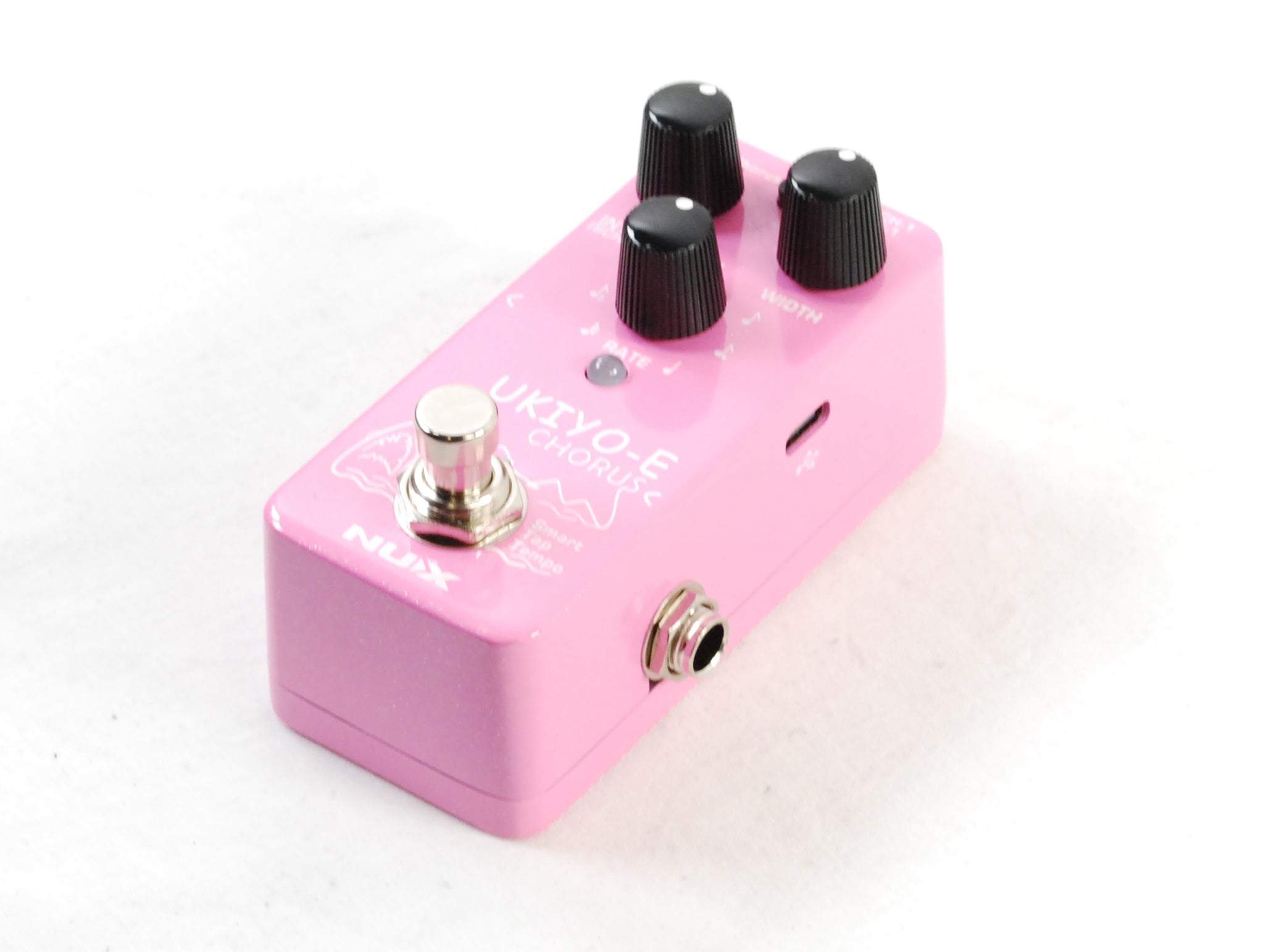 NUX NCH-4 Ukiyo-E Chorus mini pedal — controls and footswitch detail
