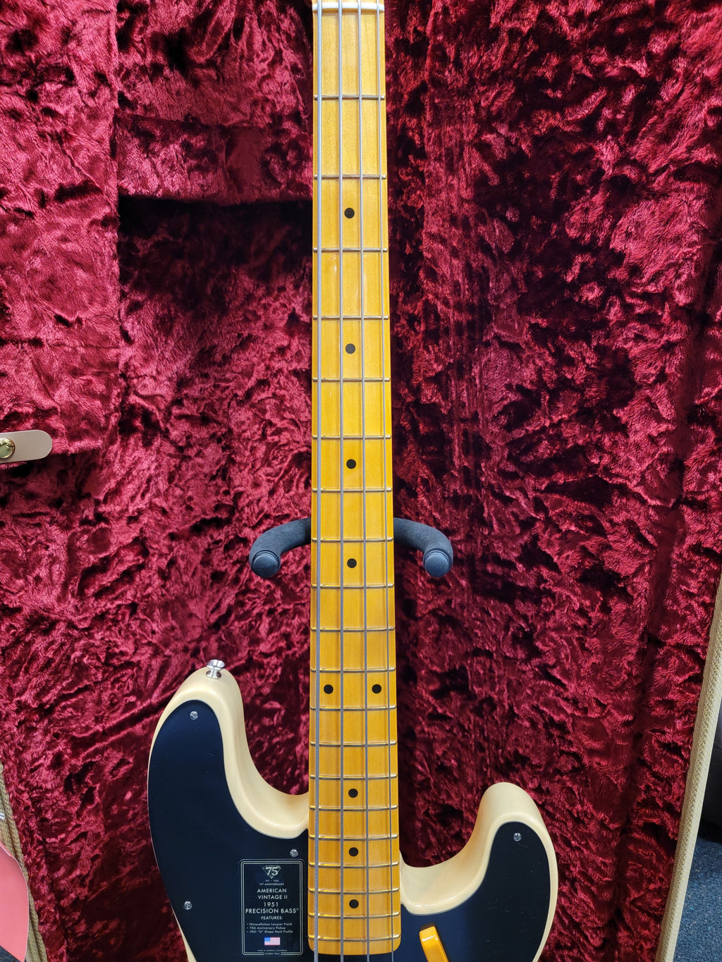 Fender AV II 1951 Precision Bass Butterscotch Blonde — headstock front