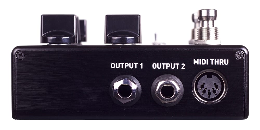 Source Audio Encounter delay reverb pedal — side output jacks