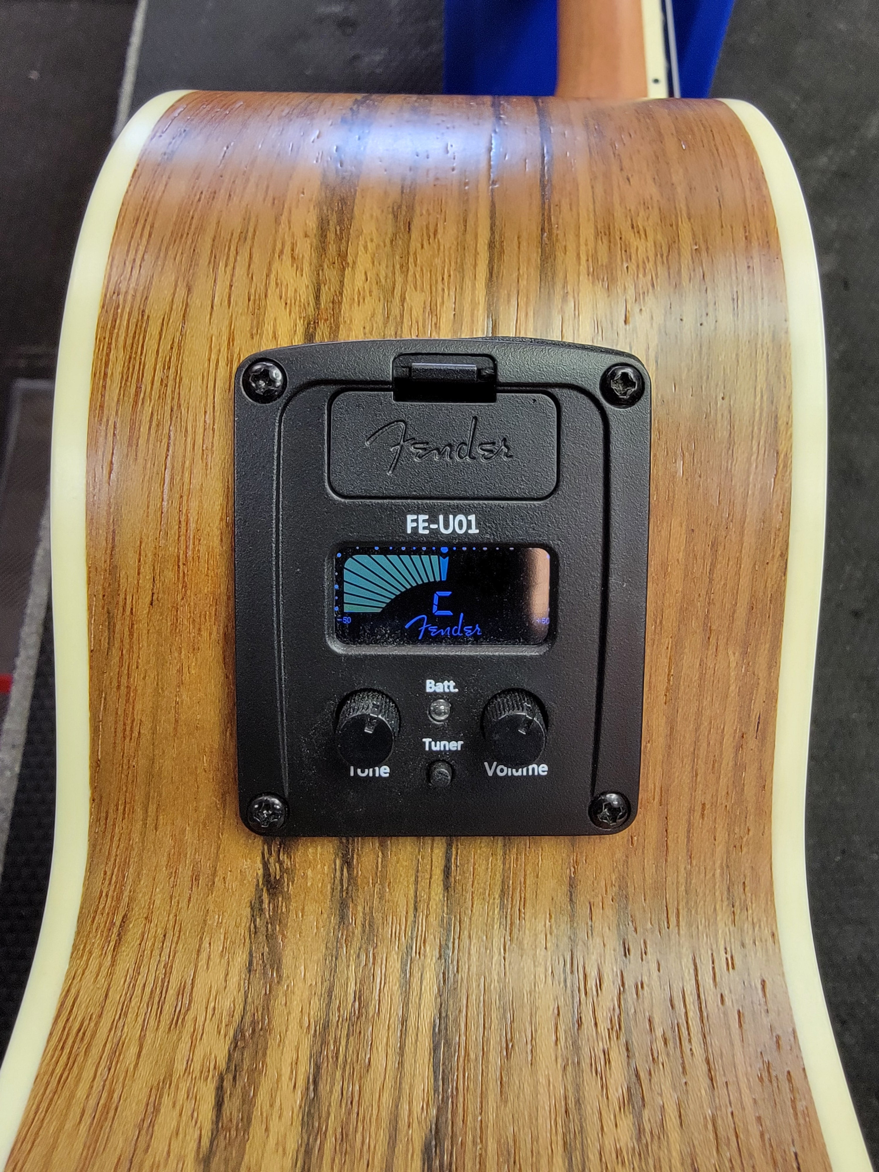 Fender Rincon Tenor Ukulele — Aged Cognac Burst open pore satin finish