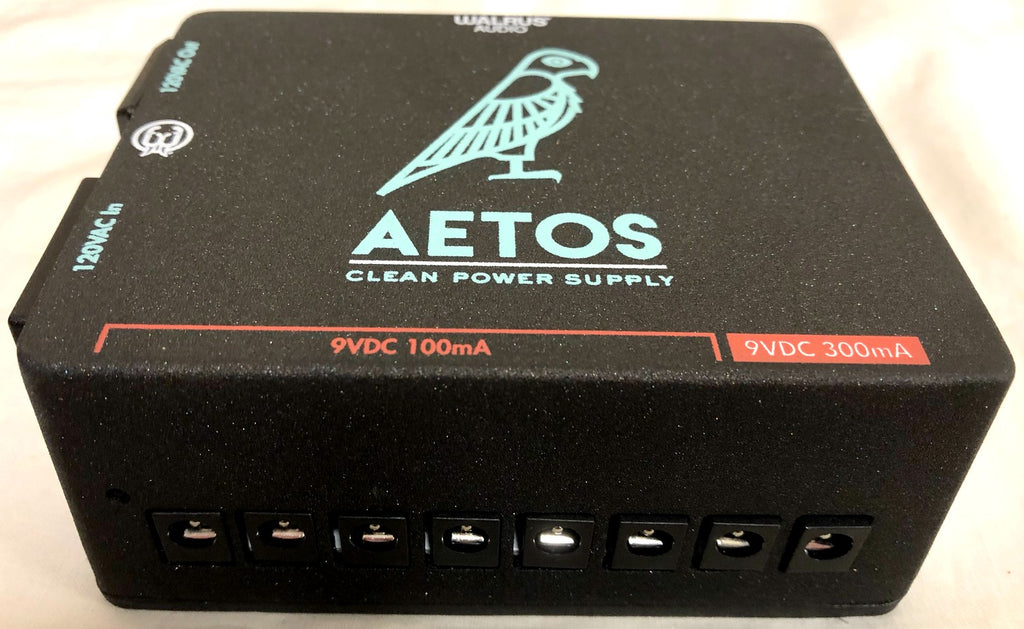 Walrus Audio Aetos V2 power supply — side input and output ports