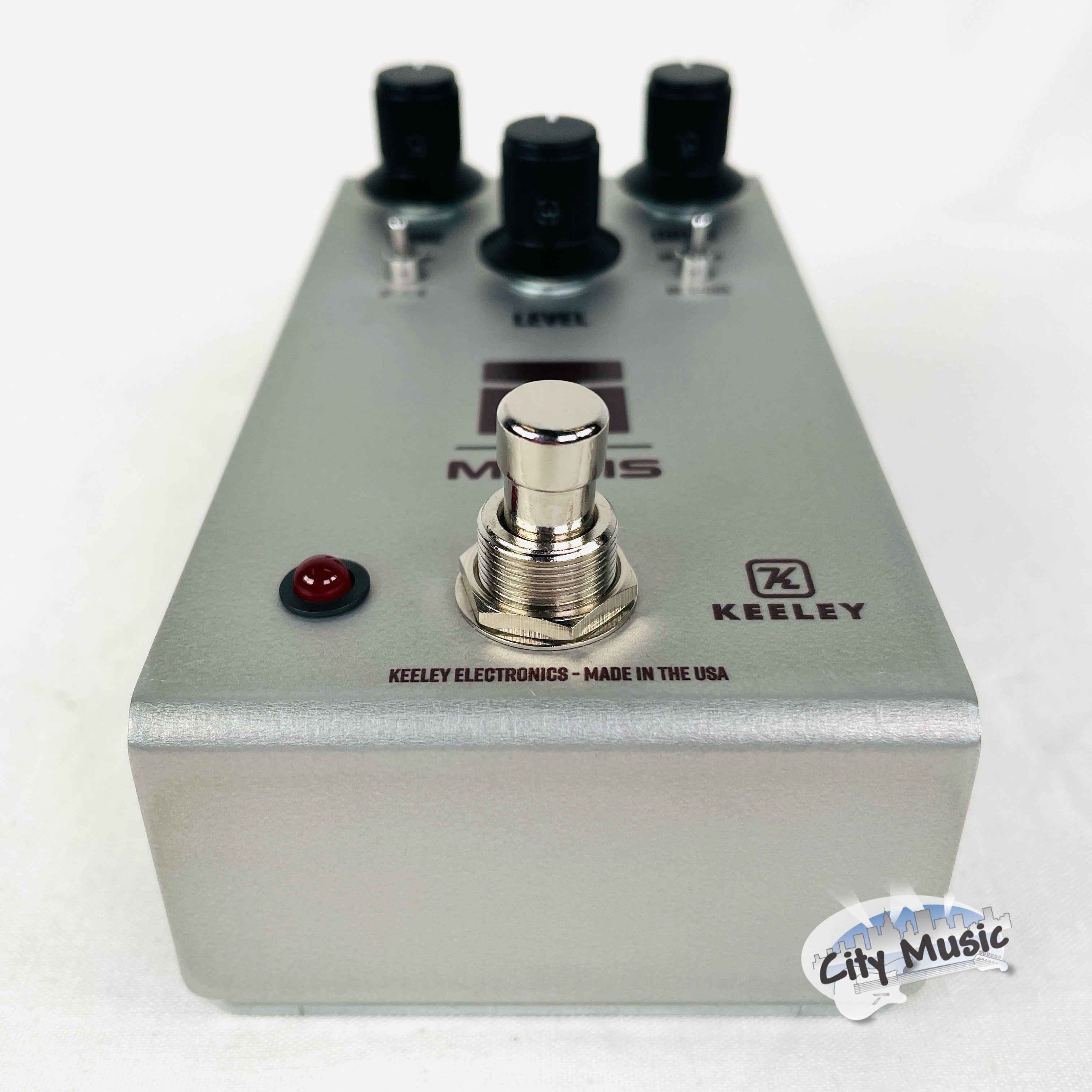 Keeley Manis Overdrive pedal — rear input and output jacks