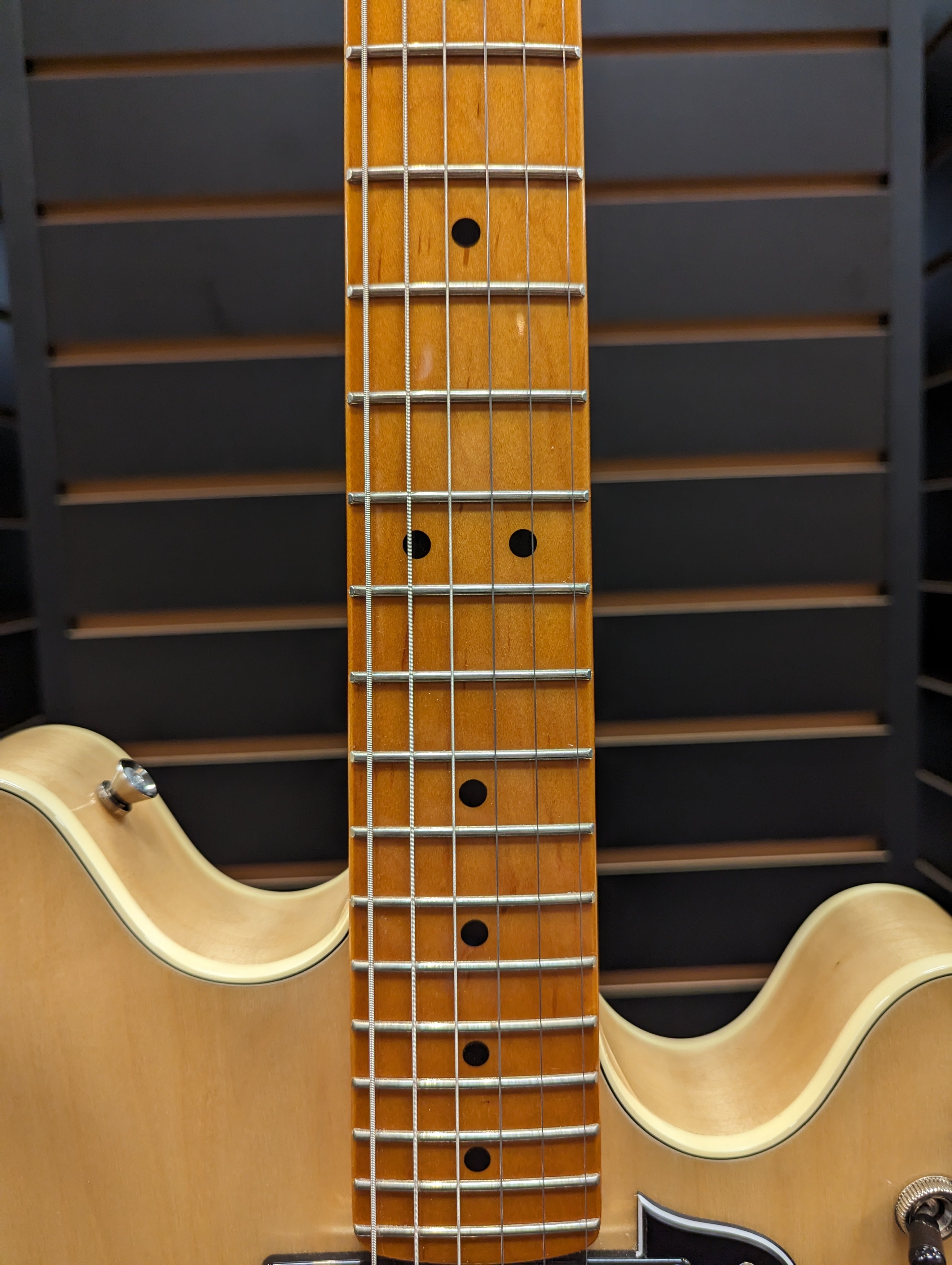 Squier Classic Vibe Starcaster Natural — bridge and tailpiece