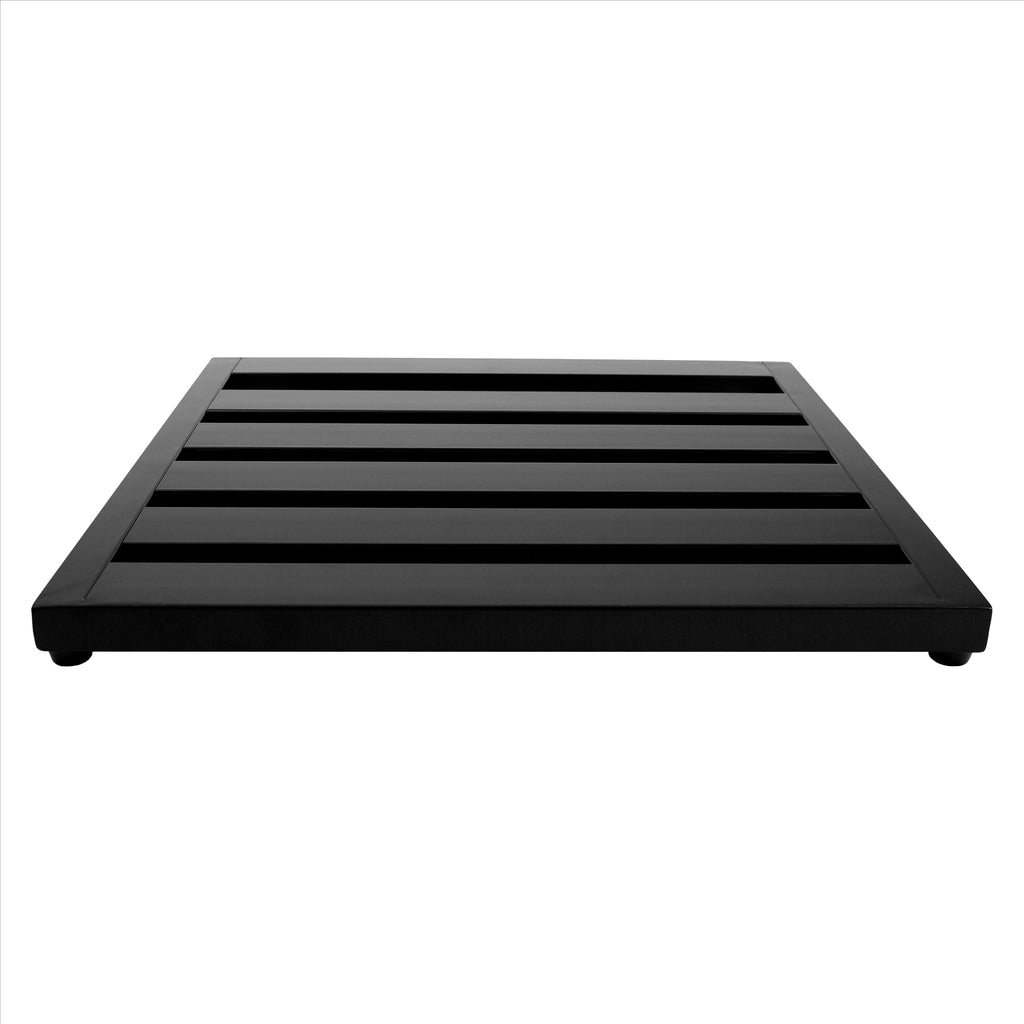 Pedaltrain XD-18 pedalboard — deep mounting surface detail
