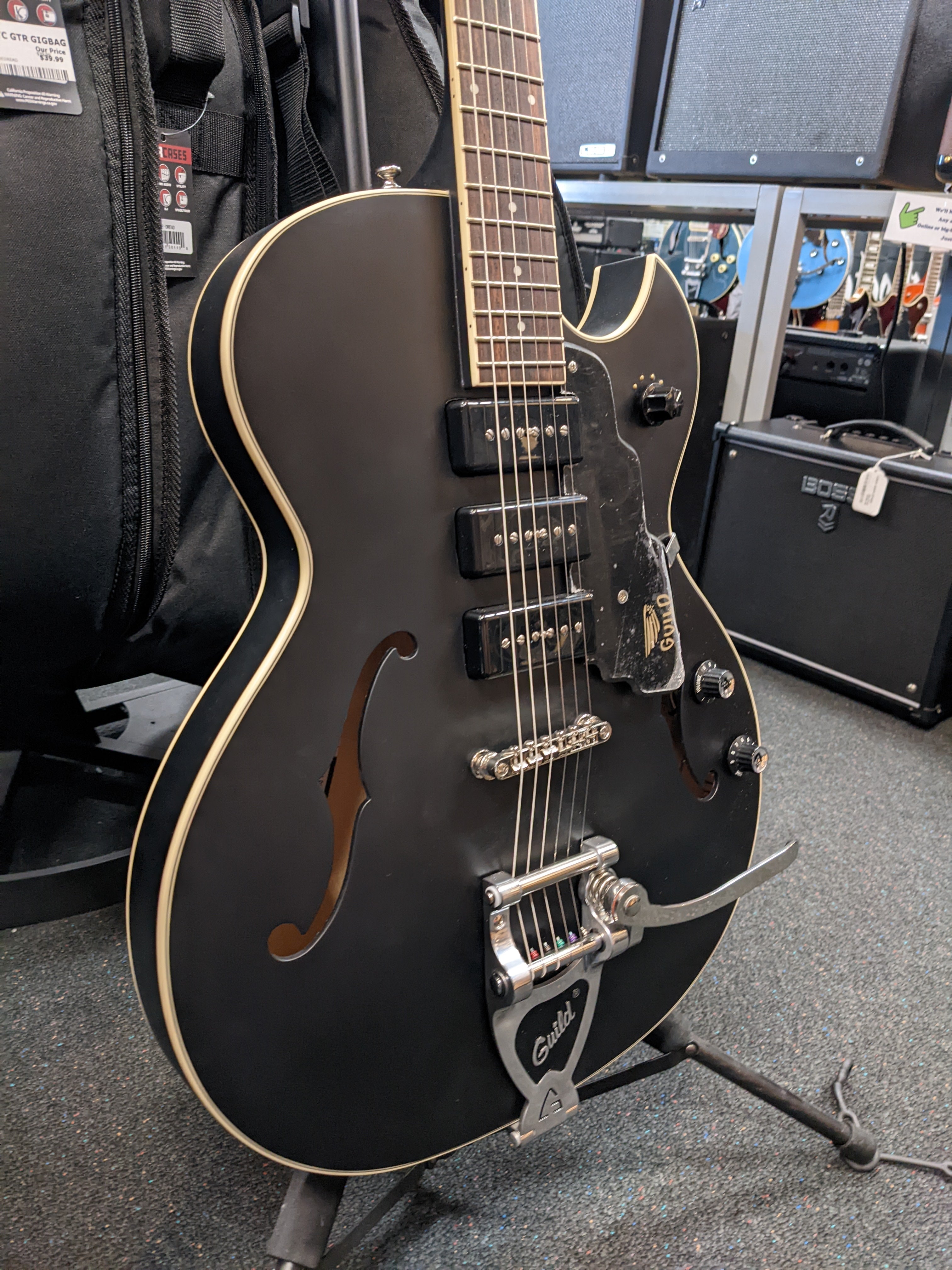 Guild Starfire I Jet90 Satin Black guitar controls detail