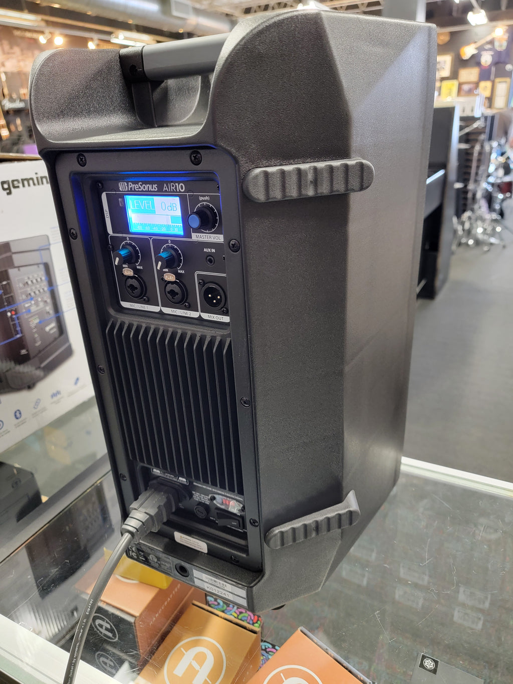 PreSonus AIR10 powered speaker, pole socket detail