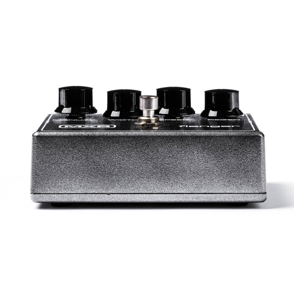MXR M117R Flanger pedal — footswitch detail
