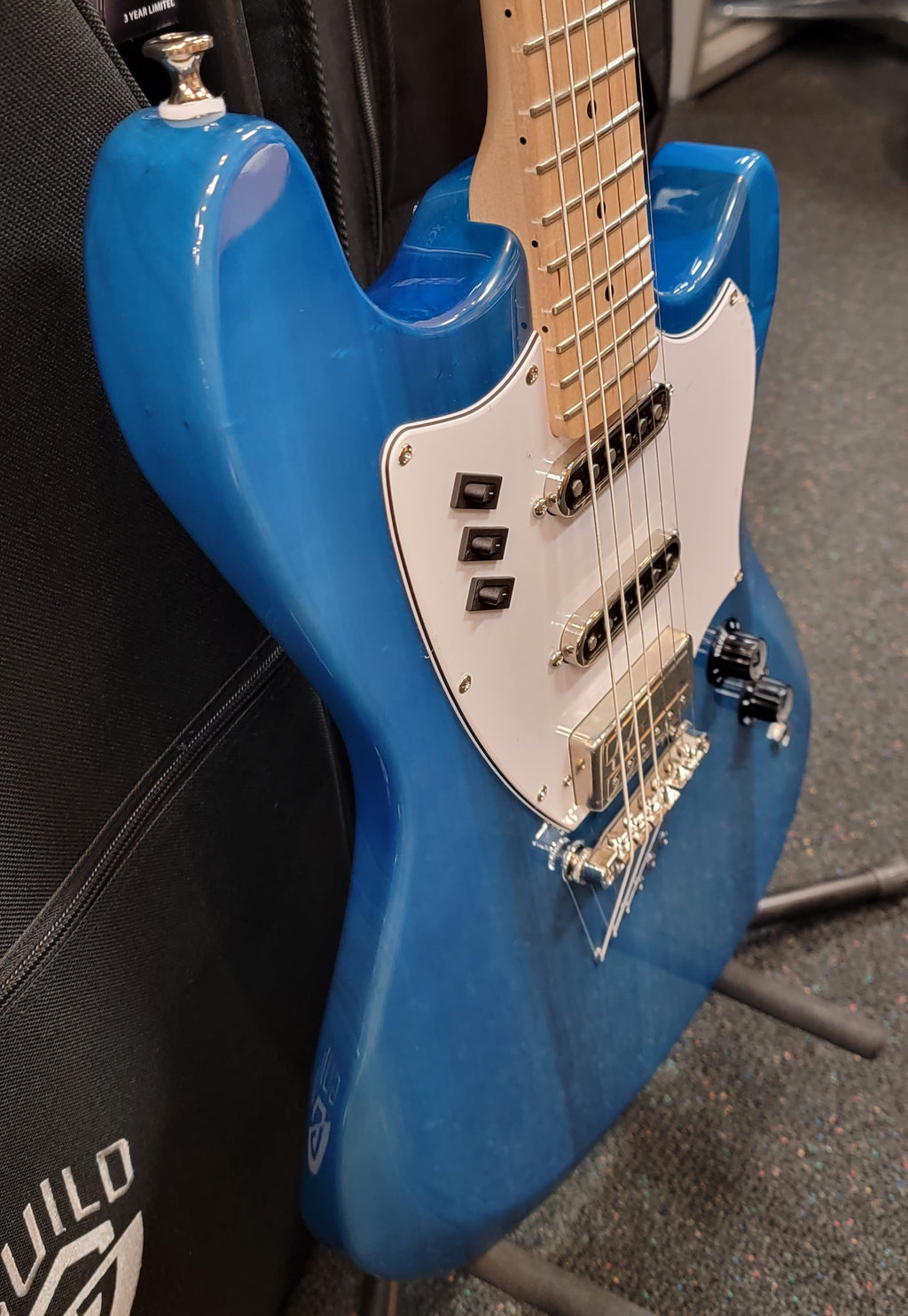 Guild Surfliner electric guitar — bridge detail