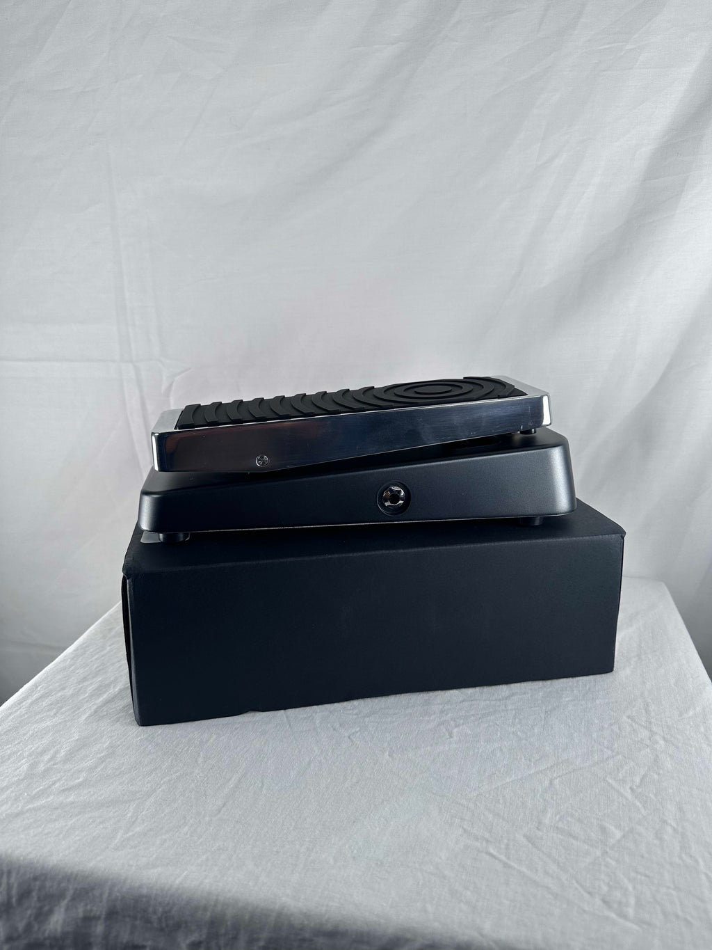 Used Dunlop WA45 Wylde Audio Cry Baby Wah pedal - top tread detail
