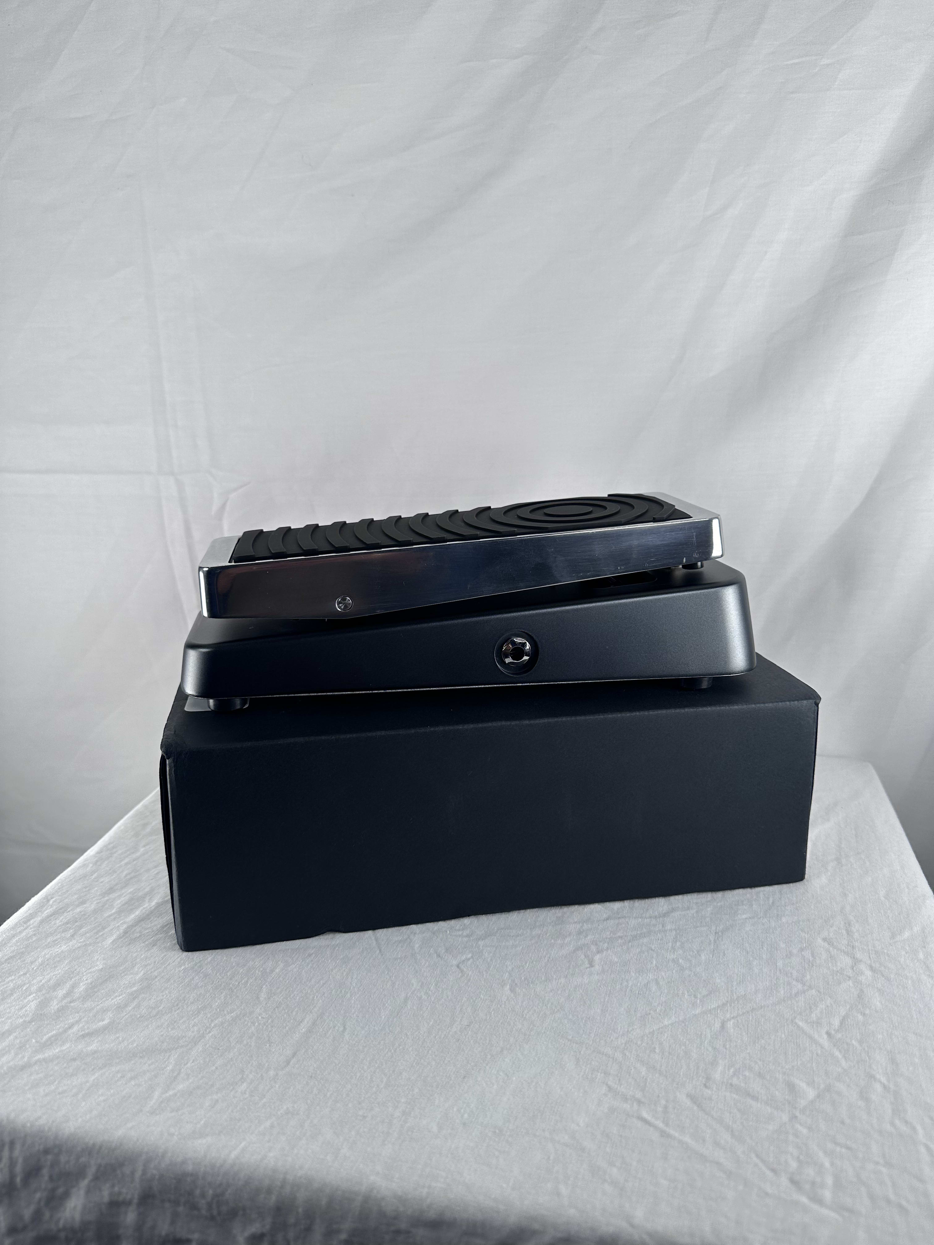 Used Dunlop WA45 Wylde Audio Cry Baby Wah pedal - top tread detail